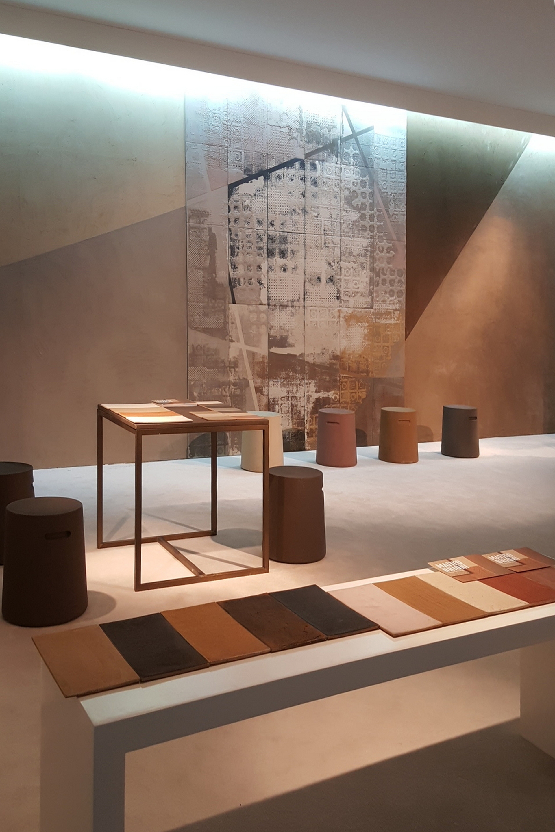 Matteo Brioni's stand in Downtown Design Dubai 2016 made with TerraEvoca 4 Layers Damasco Cammeo, Cacao, Cannella, Caffè and Pepe Nero colours, MultiTerra Smooth Cacao and TerraVista Smooth Cammeo, Cannella and Caffè colours