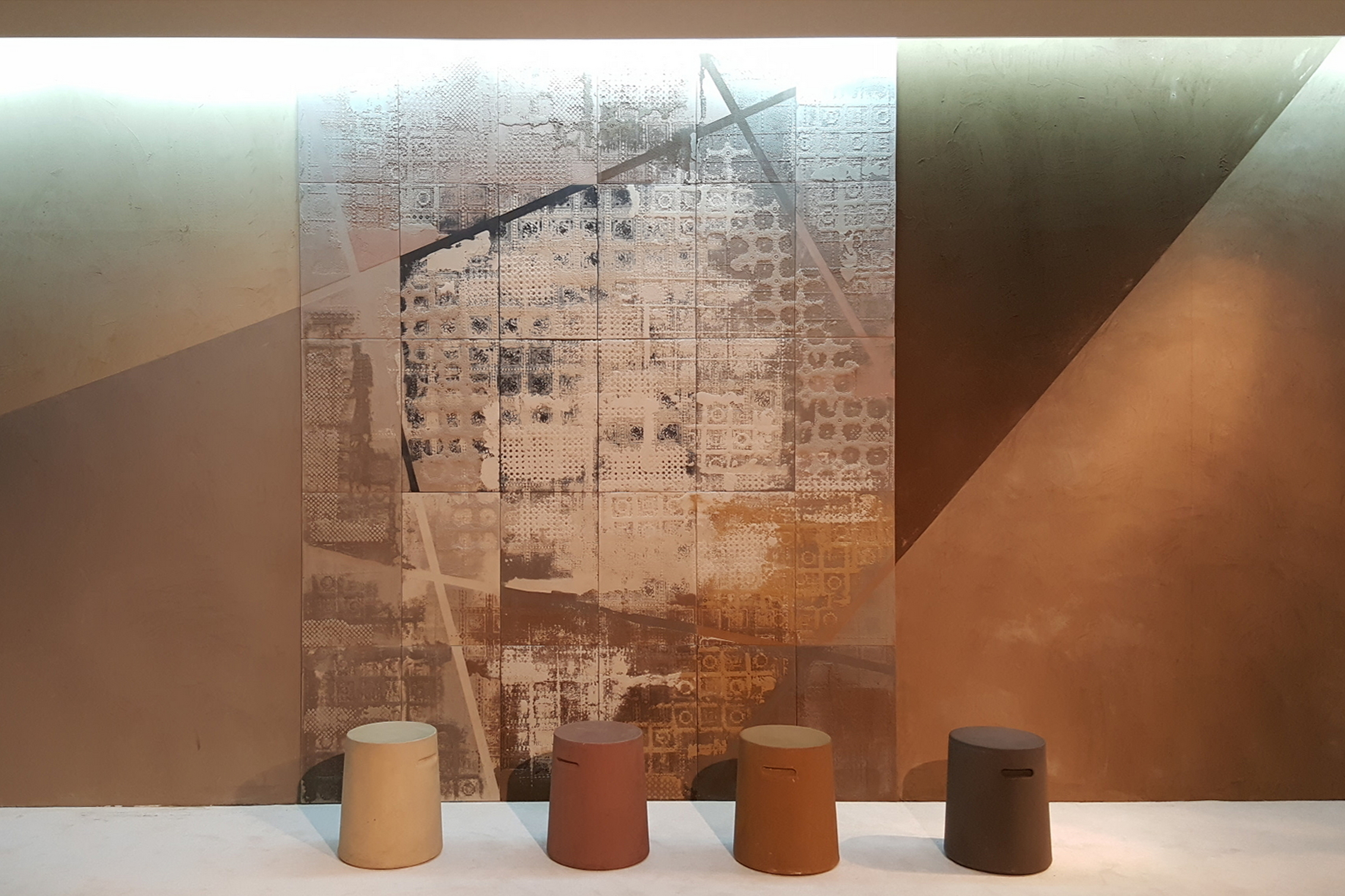 Matteo Brioni's stand in Downtown Design Dubai 2016 made with TerraEvoca 4 Layers Damasco Cammeo, Cacao, Cannella, Caffè and Pepe Nero colours, MultiTerra Smooth Cacao and TerraVista Smooth Cammeo, Cannella and Caffè colours