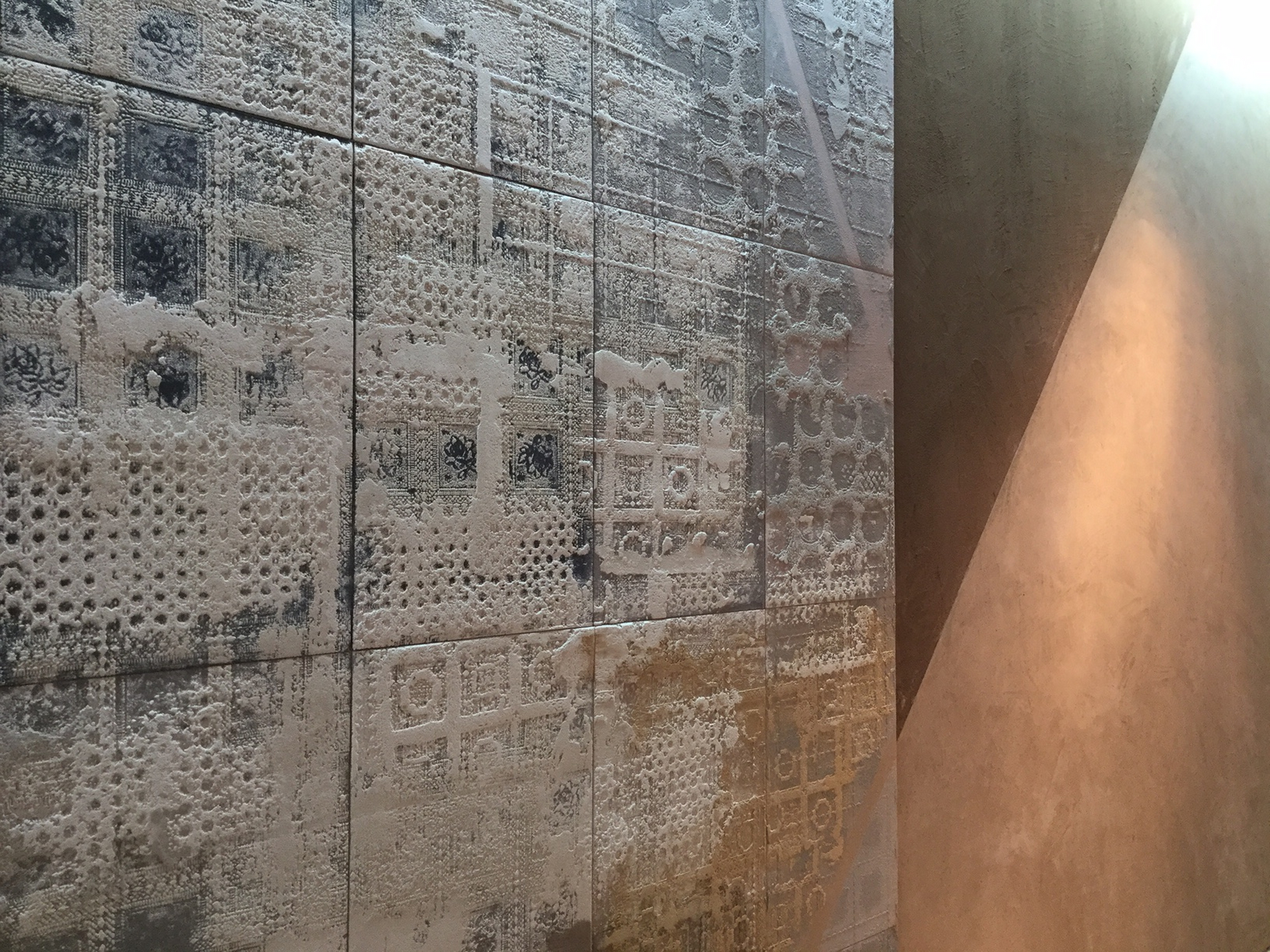 Matteo Brioni's stand in Downtown Design Dubai 2016 made with TerraEvoca 4 Layers Damasco Cammeo, Cacao, Cannella, Caffè and Pepe Nero colours, MultiTerra Smooth Cacao and TerraVista Smooth Cammeo, Cannella and Caffè colours