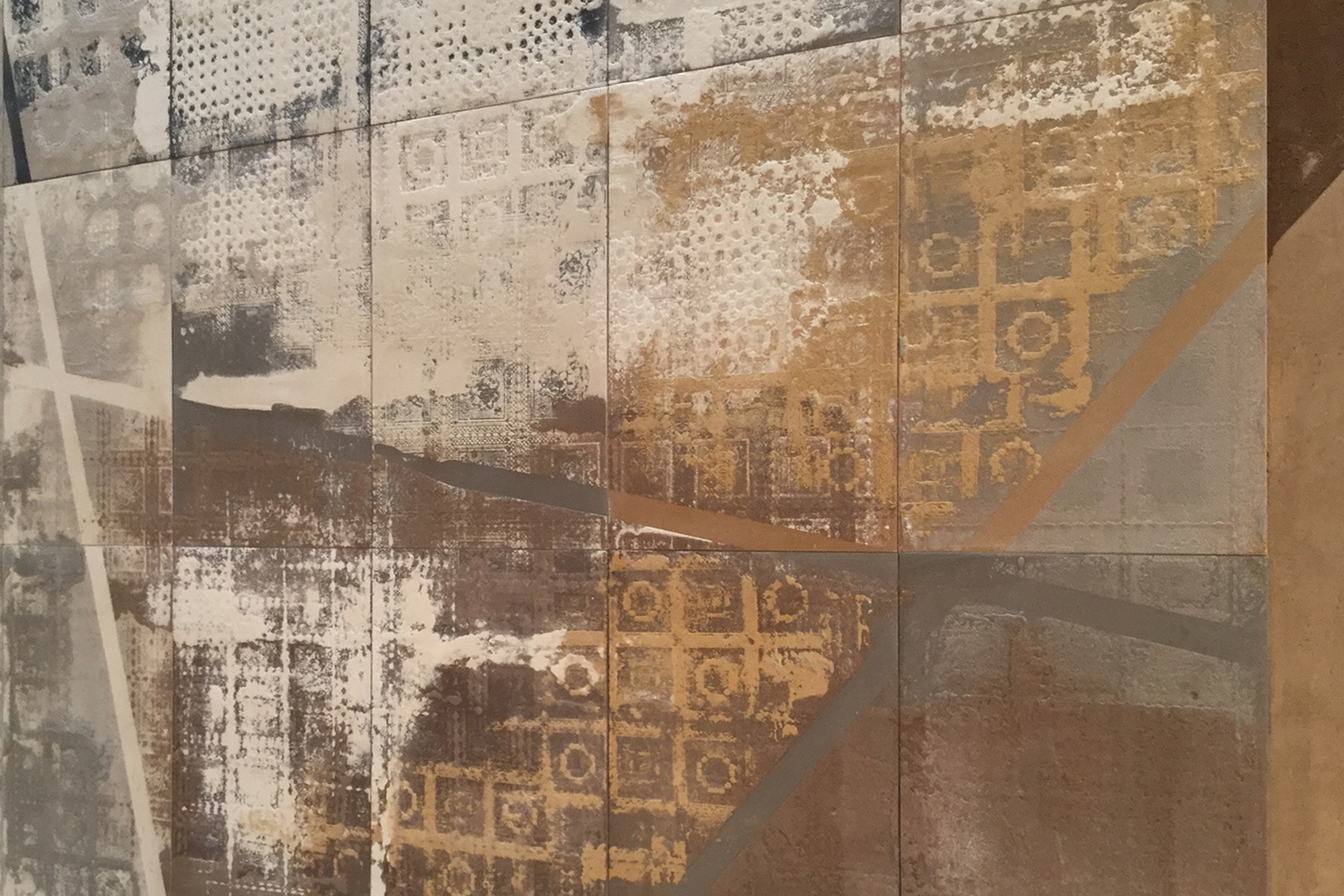 Matteo Brioni's stand in Downtown Design Dubai 2016 made with TerraEvoca 4 Layers Damasco Cammeo, Cacao, Cannella, Caffè and Pepe Nero colours, MultiTerra Smooth Cacao and TerraVista Smooth Cammeo, Cannella and Caffè colours