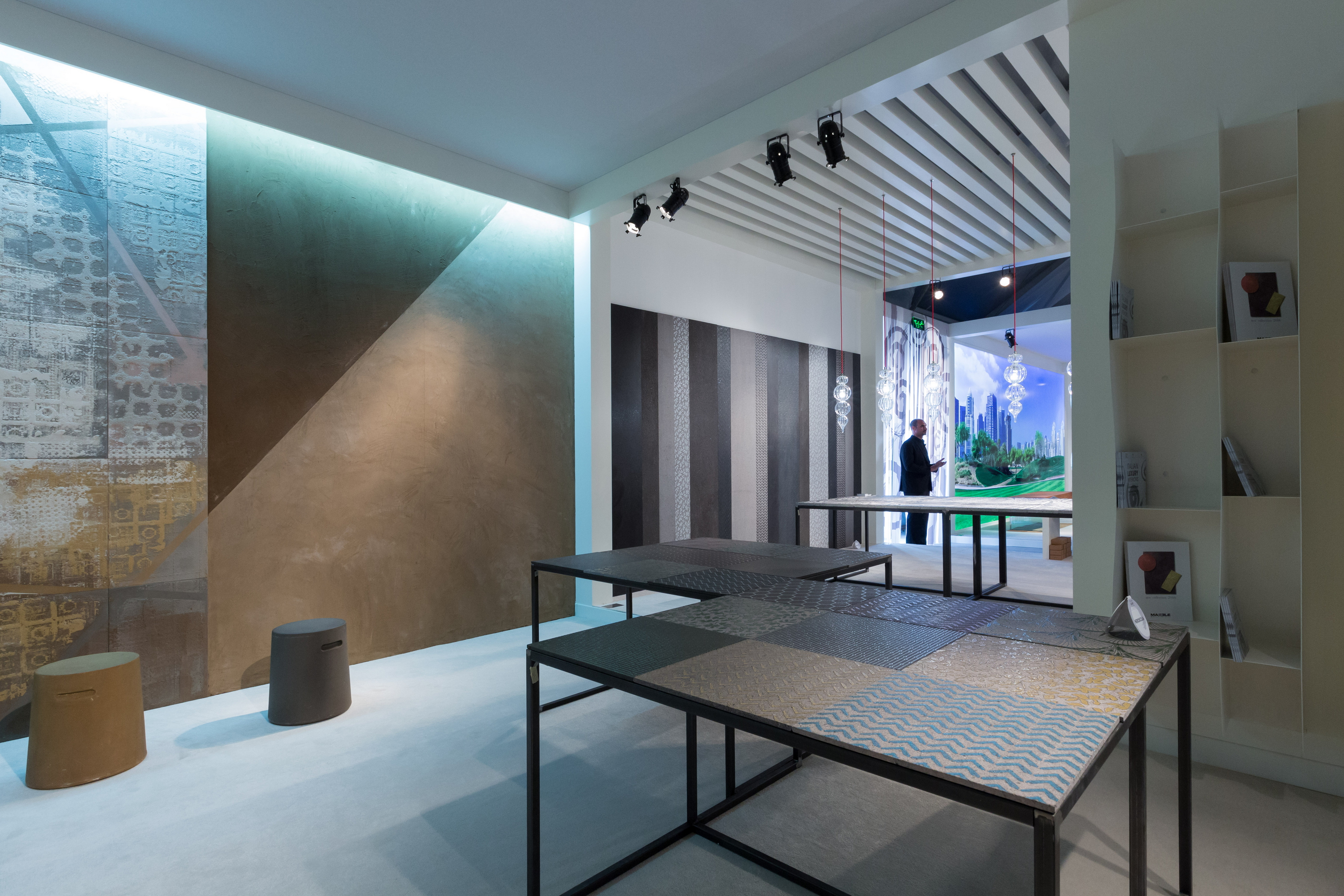 Matteo Brioni's stand in Downtown Design Dubai 2016 made with TerraEvoca 4 Layers Damasco Cammeo, Cacao, Cannella, Caffè and Pepe Nero colours, MultiTerra Smooth Cacao and TerraVista Smooth Cammeo, Cannella and Caffè colours