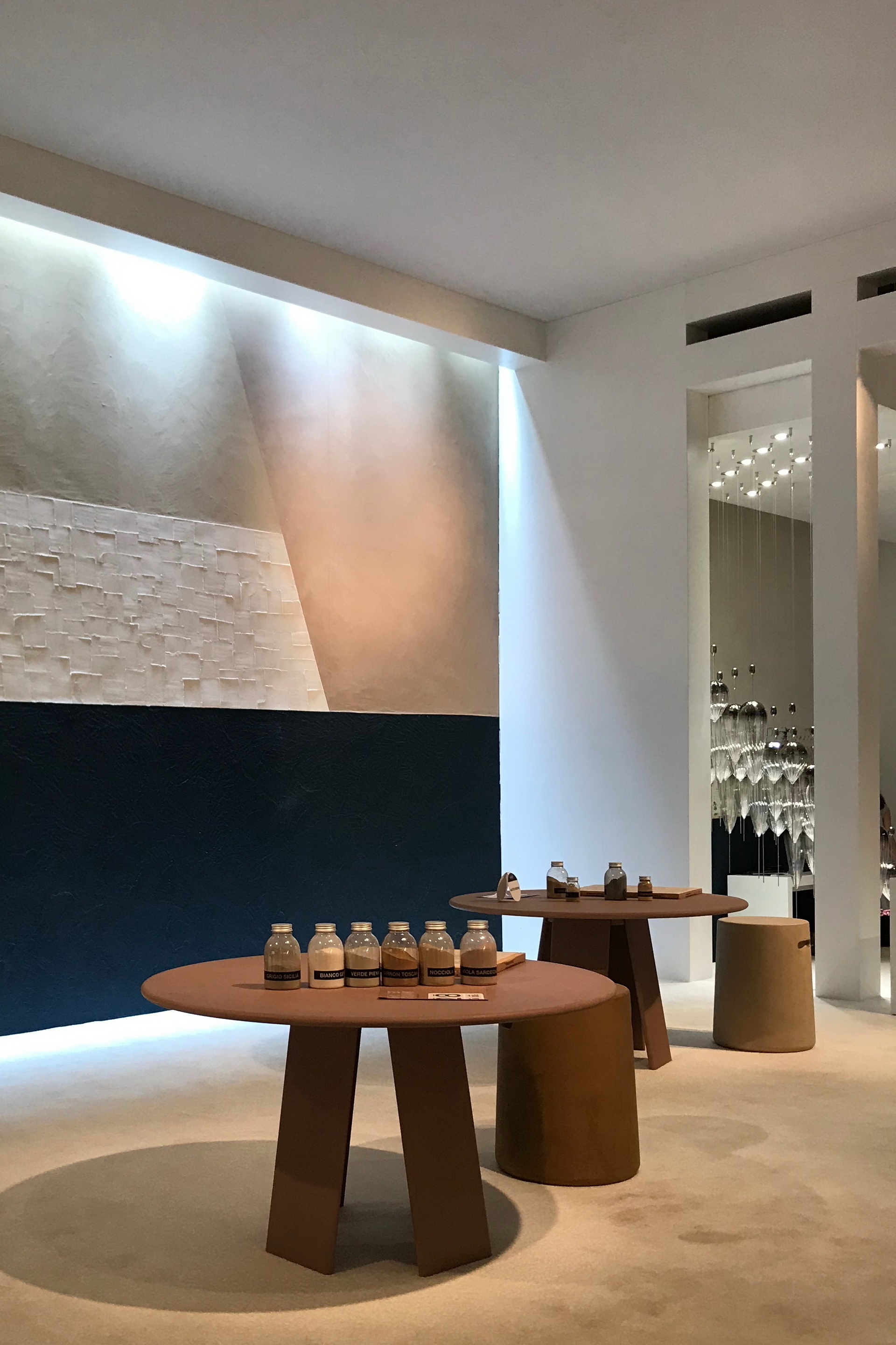 Matteo Brioni stand in Downtown Design Dubai 2017 made with TerraEvoca 2 Layers Custom, MultiTerra Structured Custom and TerraVista Smooth Cipria