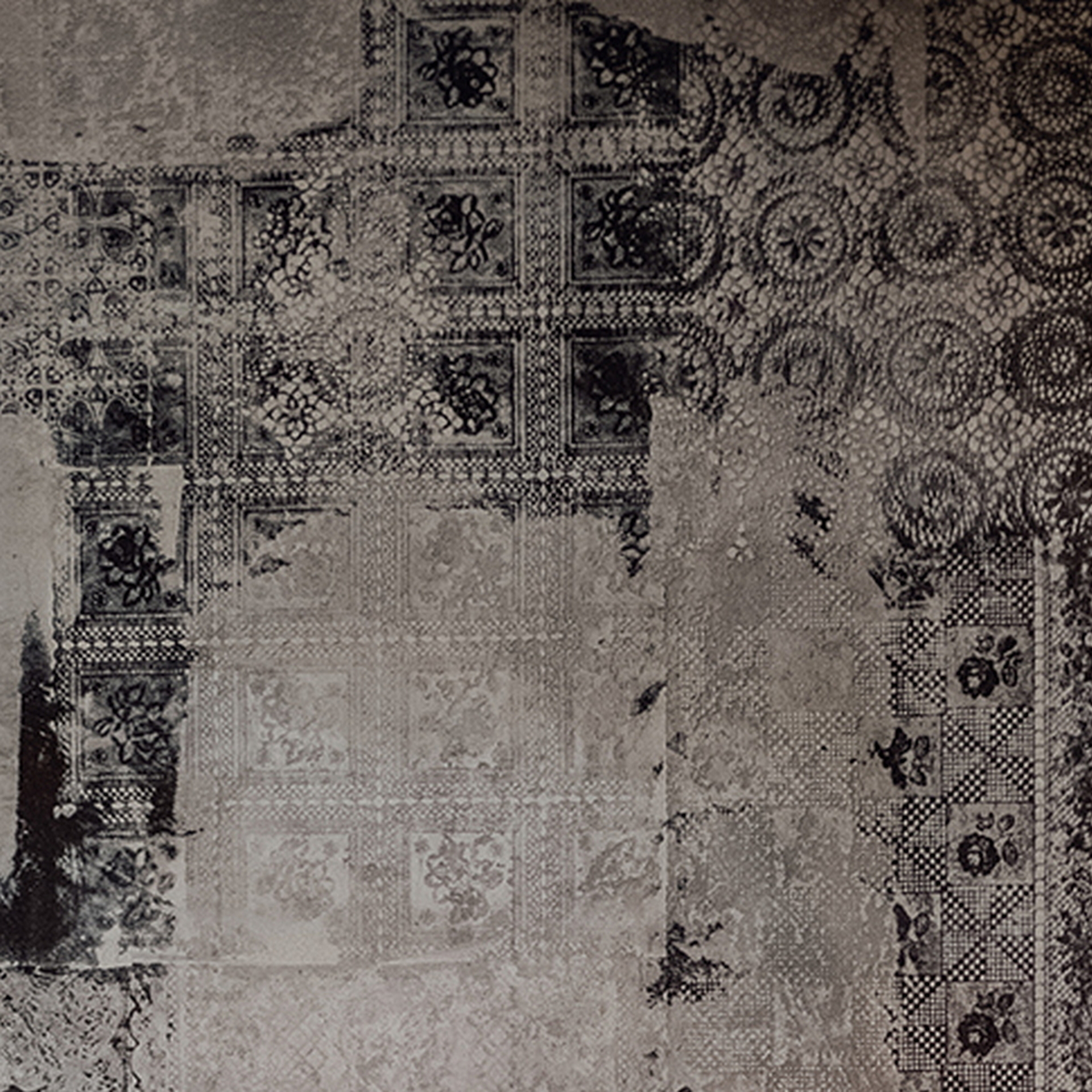 Agape Behibd the Scenes in Galleria Manzoni, Milan, made with Matteo Brioni's Arazzi panels by Marialaura Rossiello Studio Irvine with TerraEvoca 2 Layers Sale Grigio and Pepe Nero, photo by Matteo Lavazza Seranto