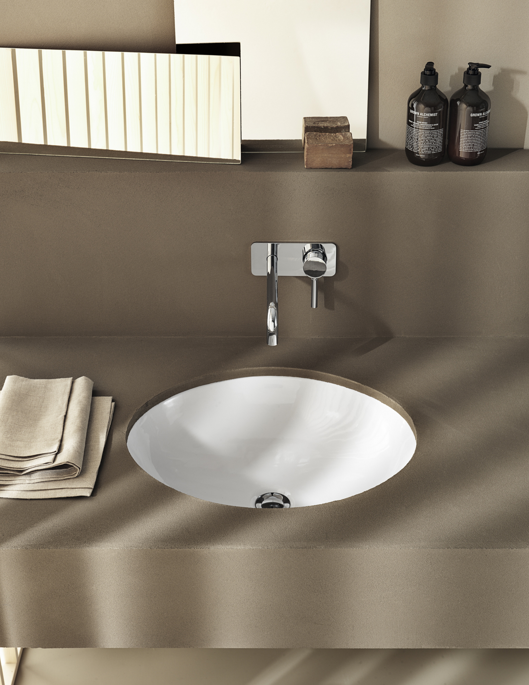 Pozzi Ginori catalog ADV 2018 made with natural fine-grained clay finishing plaster TerraVista Smooth with Plus customization by Matteo Brioni