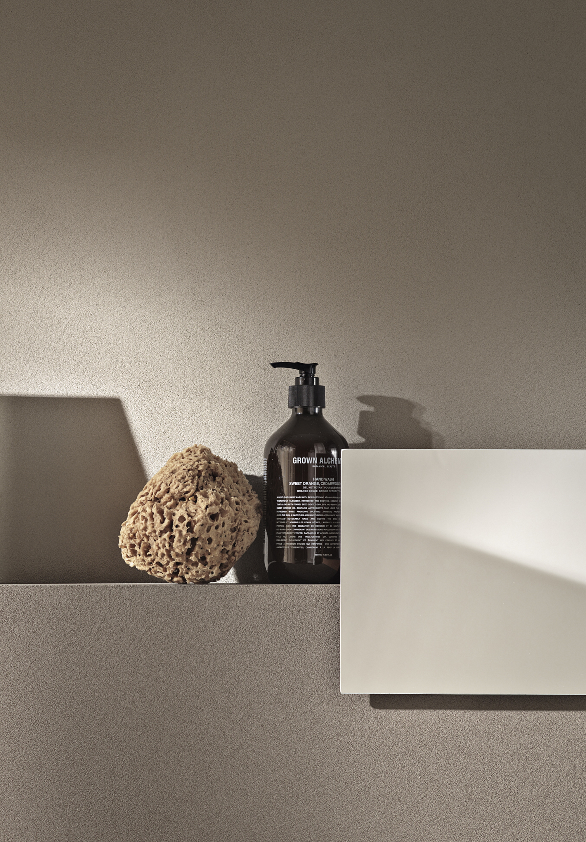 Pozzi Ginori catalog ADV 2018 made with natural fine-grained clay finishing plaster TerraVista Smooth with Plus customization by Matteo Brioni