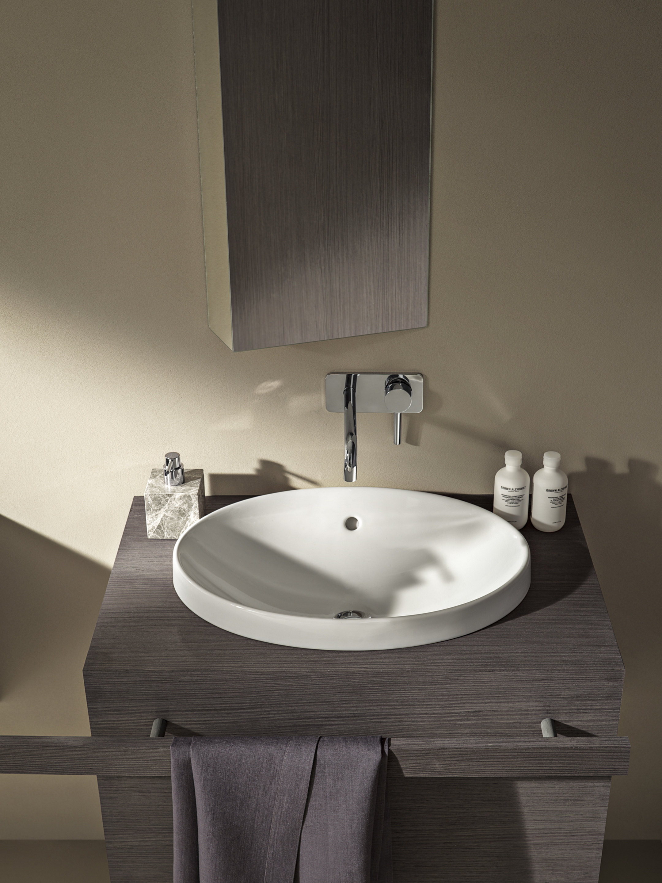 Pozzi Ginori catalog ADV 2018 made with natural fine-grained clay finishing plaster TerraVista Smooth with Plus customization by Matteo Brioni