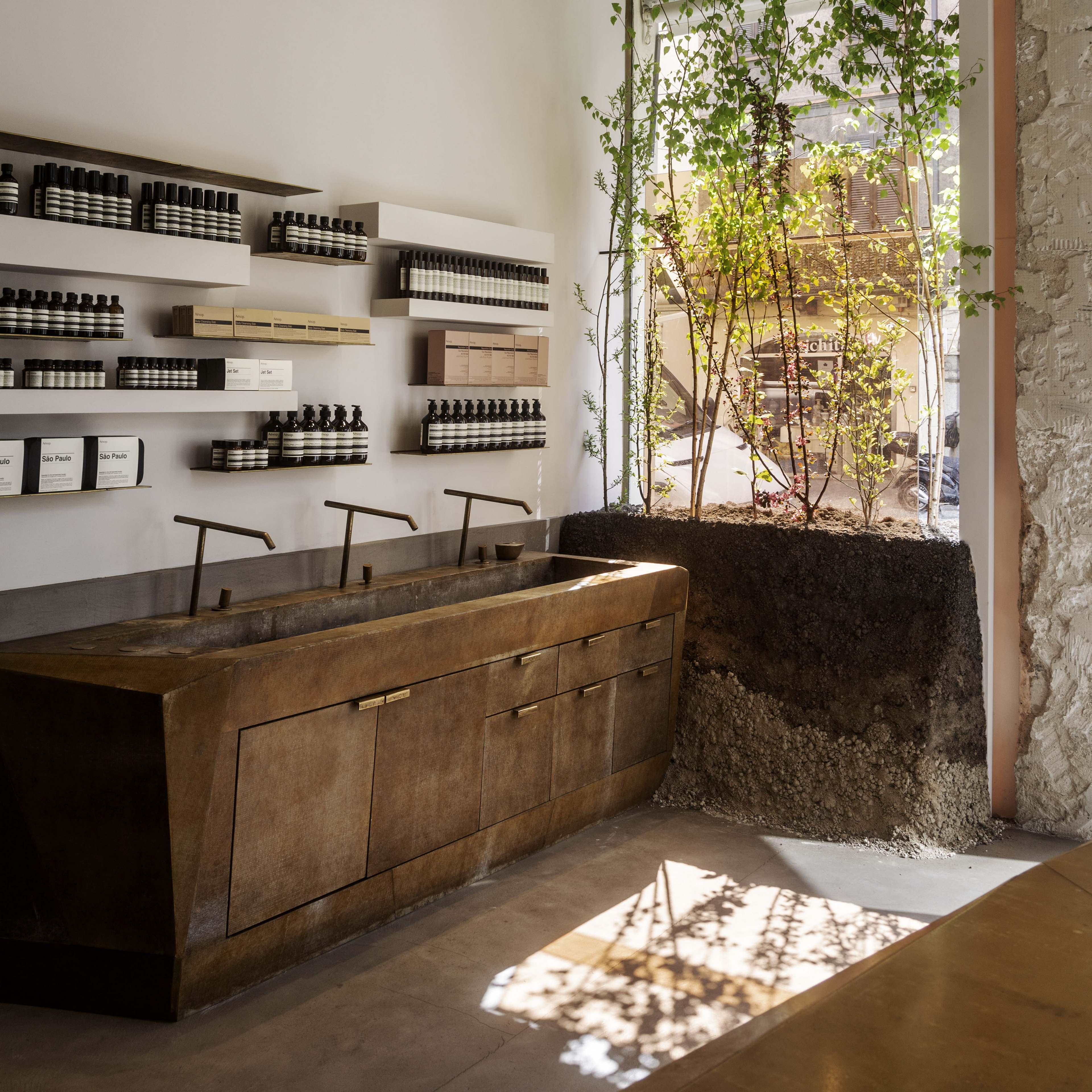 Aesop Brera shop installation during Milan Design Week 2019, by Inside Outside, made with raw earth with different color shades, photo by Trevor Mein et al.