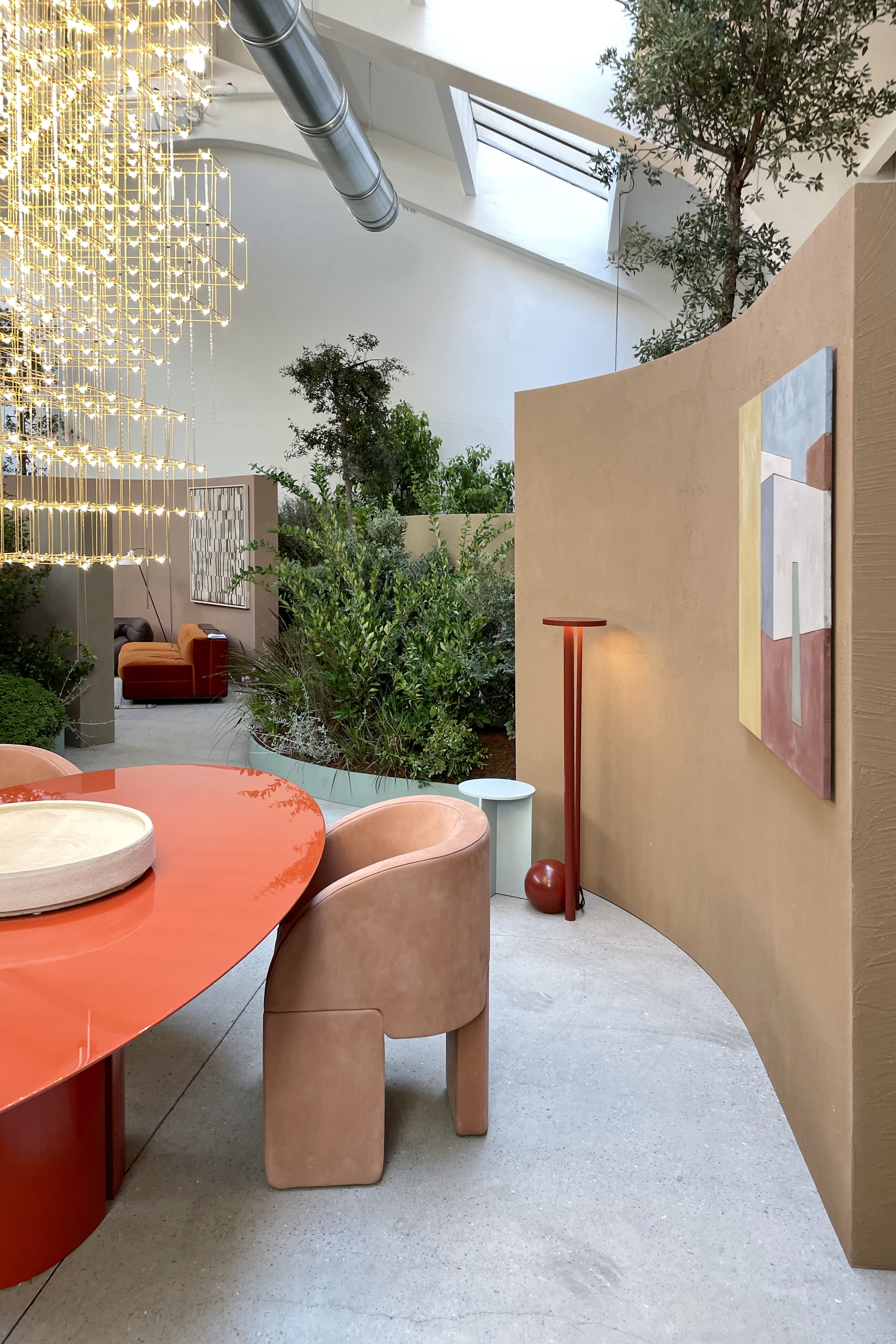 Matteo Brioni's coarse-grained clay finishing wall plaster MultiTerra Smooth for Mollura MOHD showroom in Milan. Project by Studio Pepe