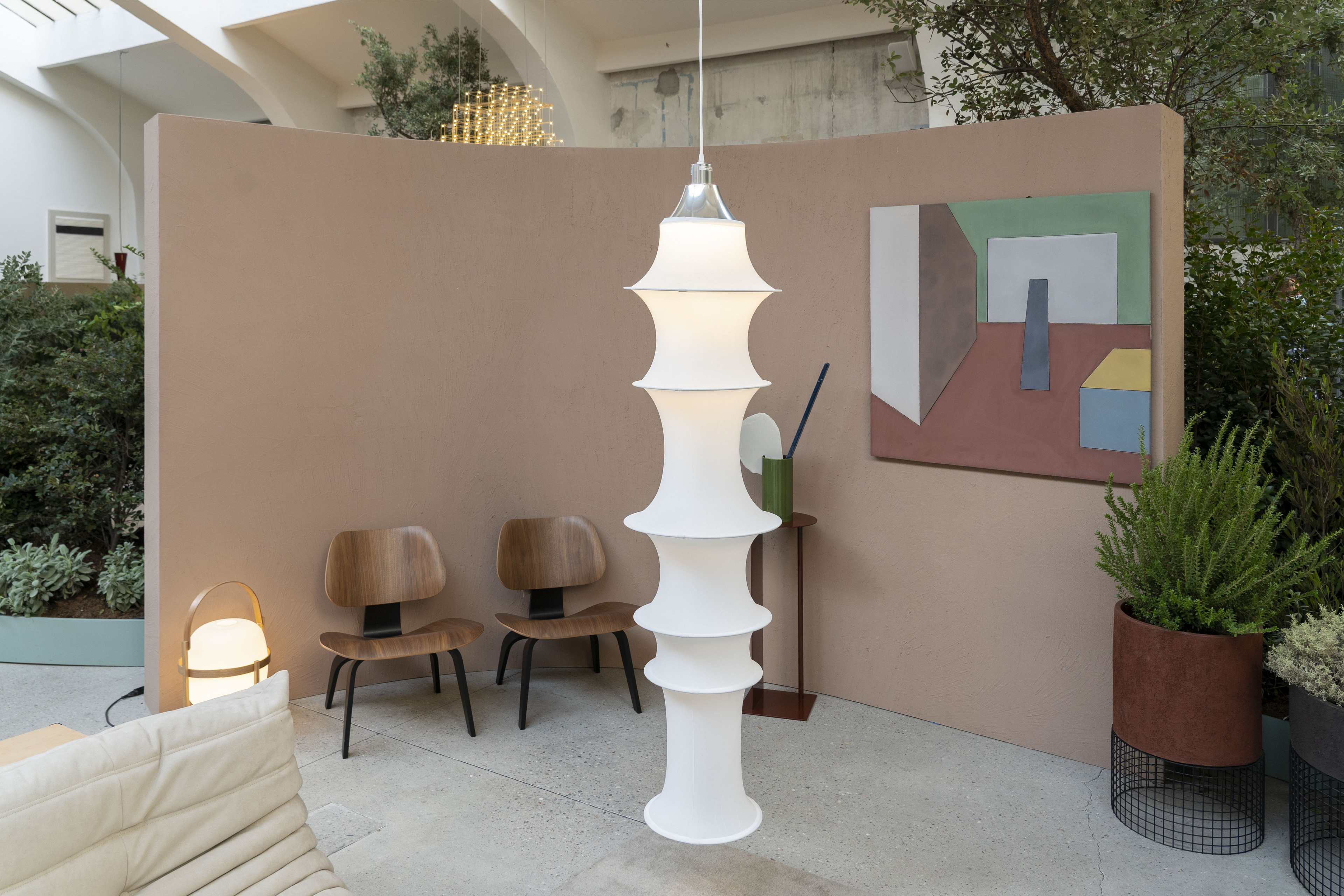 Matteo Brioni's coarse-grained clay finishing wall plaster MultiTerra Smooth for Mollura MOHD showroom in Milan. Project by Studio Pepe