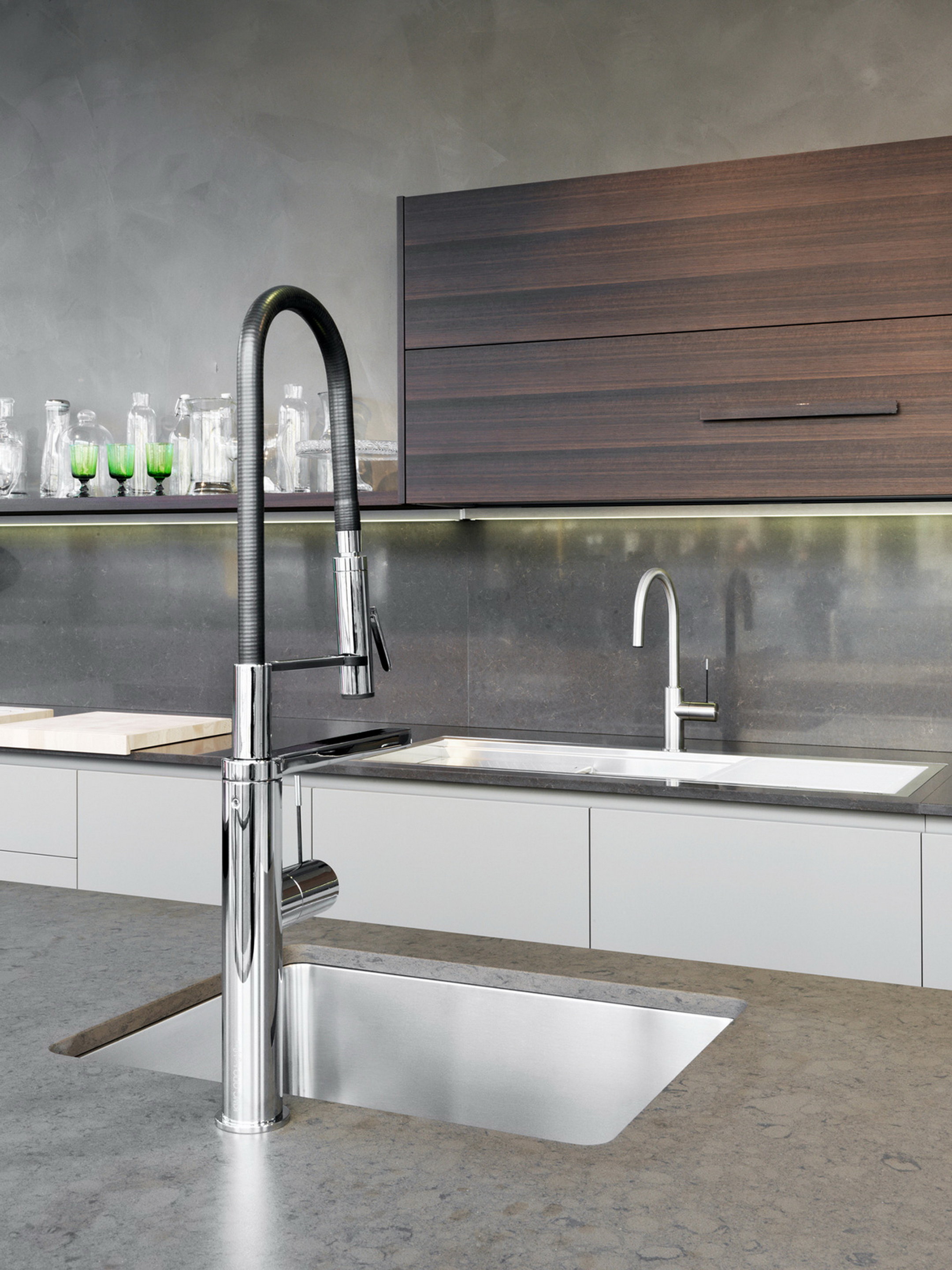 Showroom DADA in Milan, made with Matteo Brioni's fine-grained clay plaster TerraVista Smooth Sale Grigio color with Plus customization, photo by Andrea Martiradonna