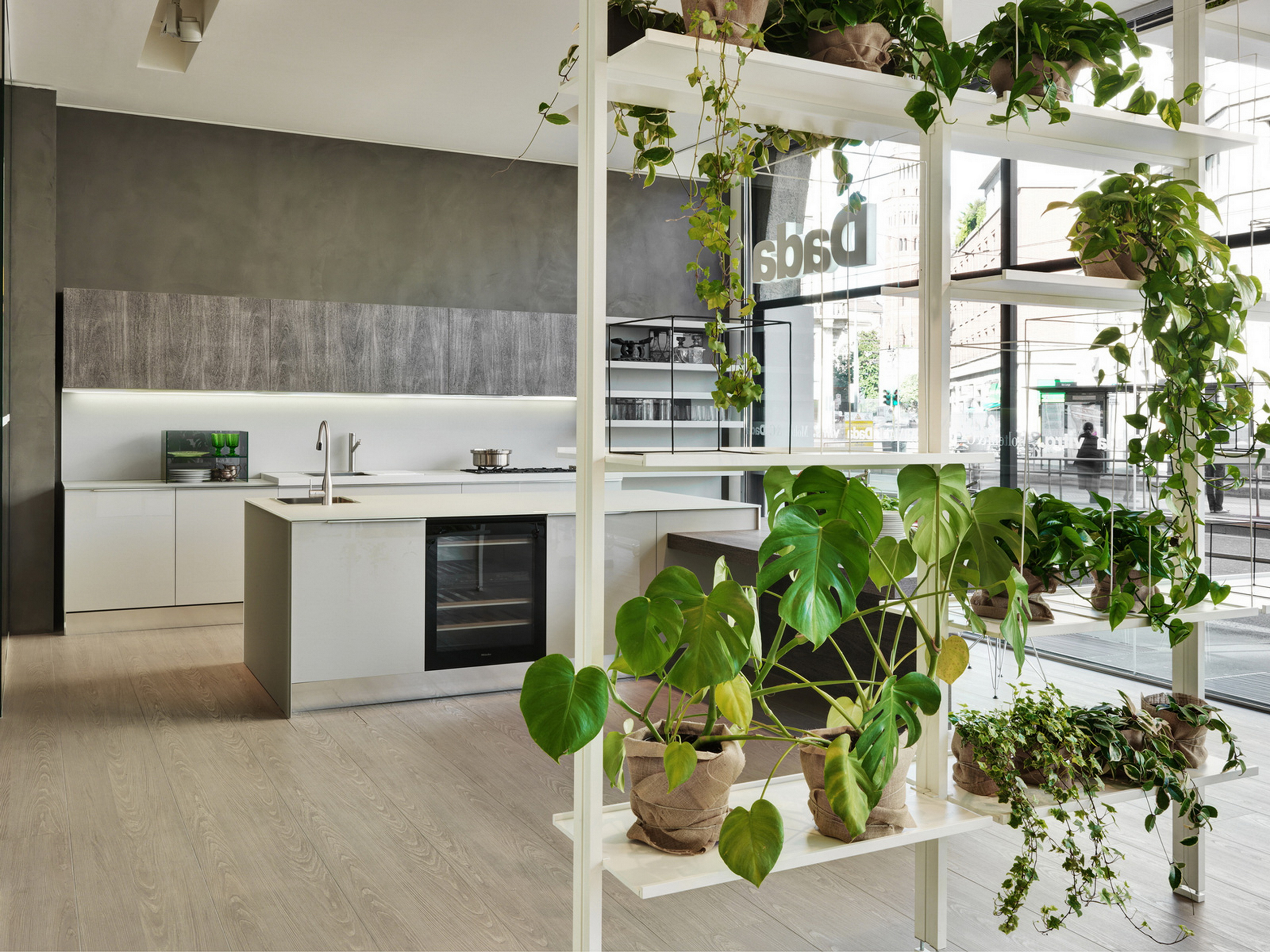 Showroom DADA in Milan, made with Matteo Brioni's fine-grained clay plaster TerraVista Smooth Sale Grigio color with Plus customization, photo by Andrea Martiradonna