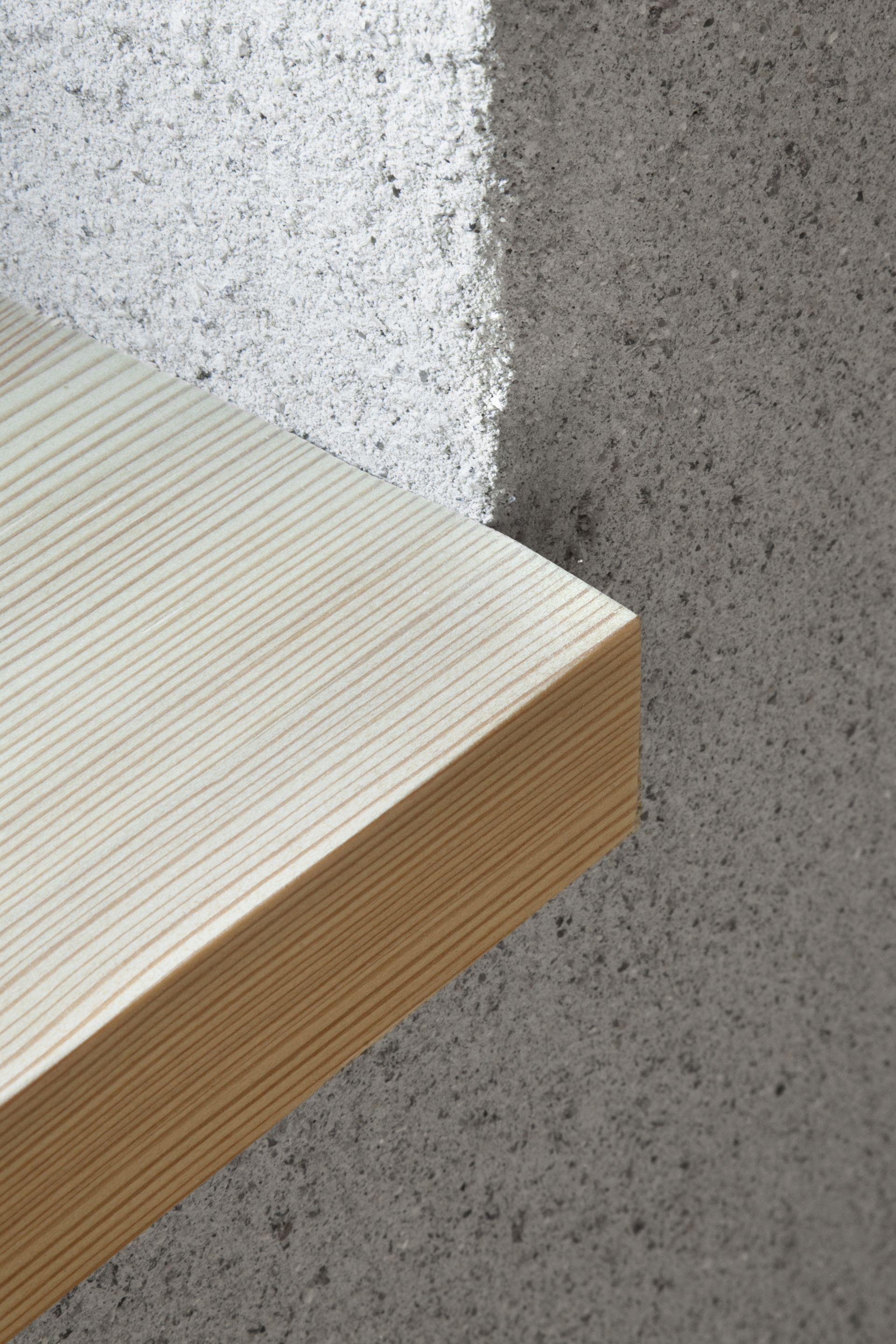 Matteo Brioni's coarse-grained clay plaster MultiTerra Structured Custom color for the walls of a private house in Bolzano by Pedevilla Architects, photo by Josef Gostner