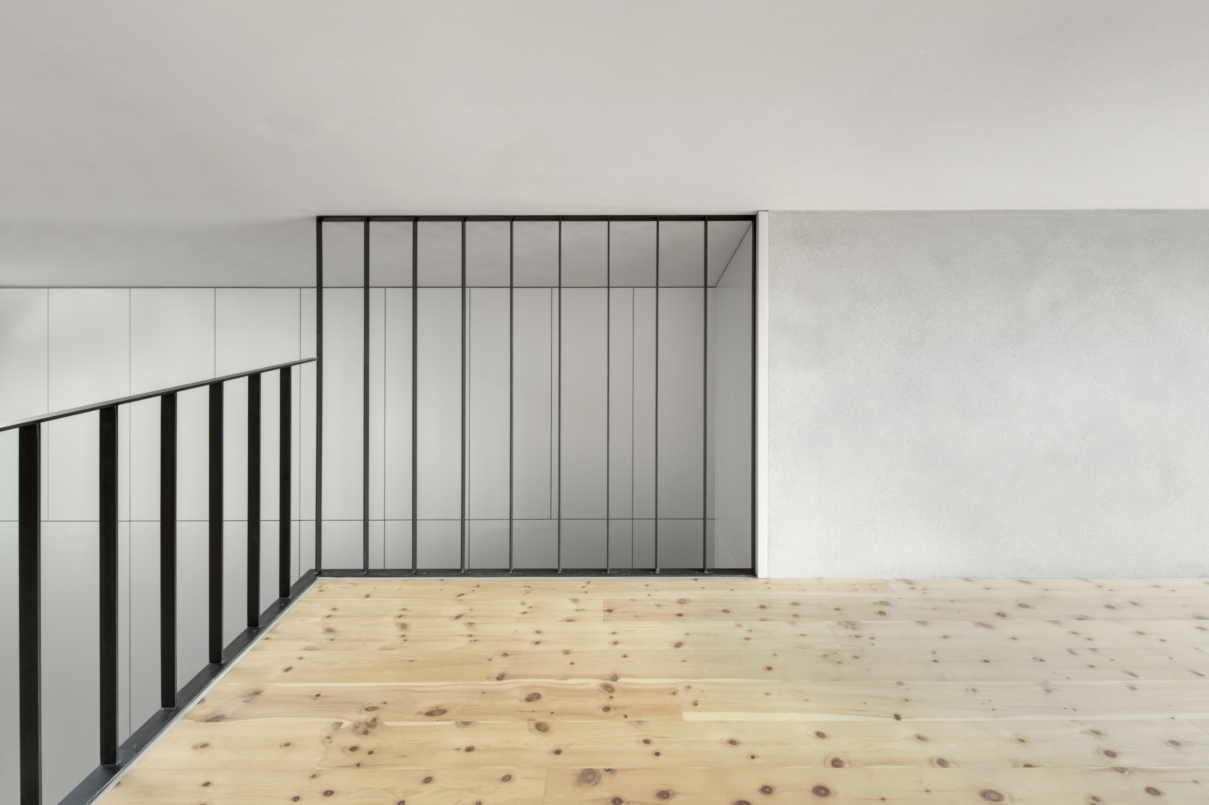 Matteo Brioni's coarse-grained clay plaster MultiTerra Smooth Panna (cream) color installed on walls, ceilings and furnitures in a private house in Brunico by Pedevilla Architects