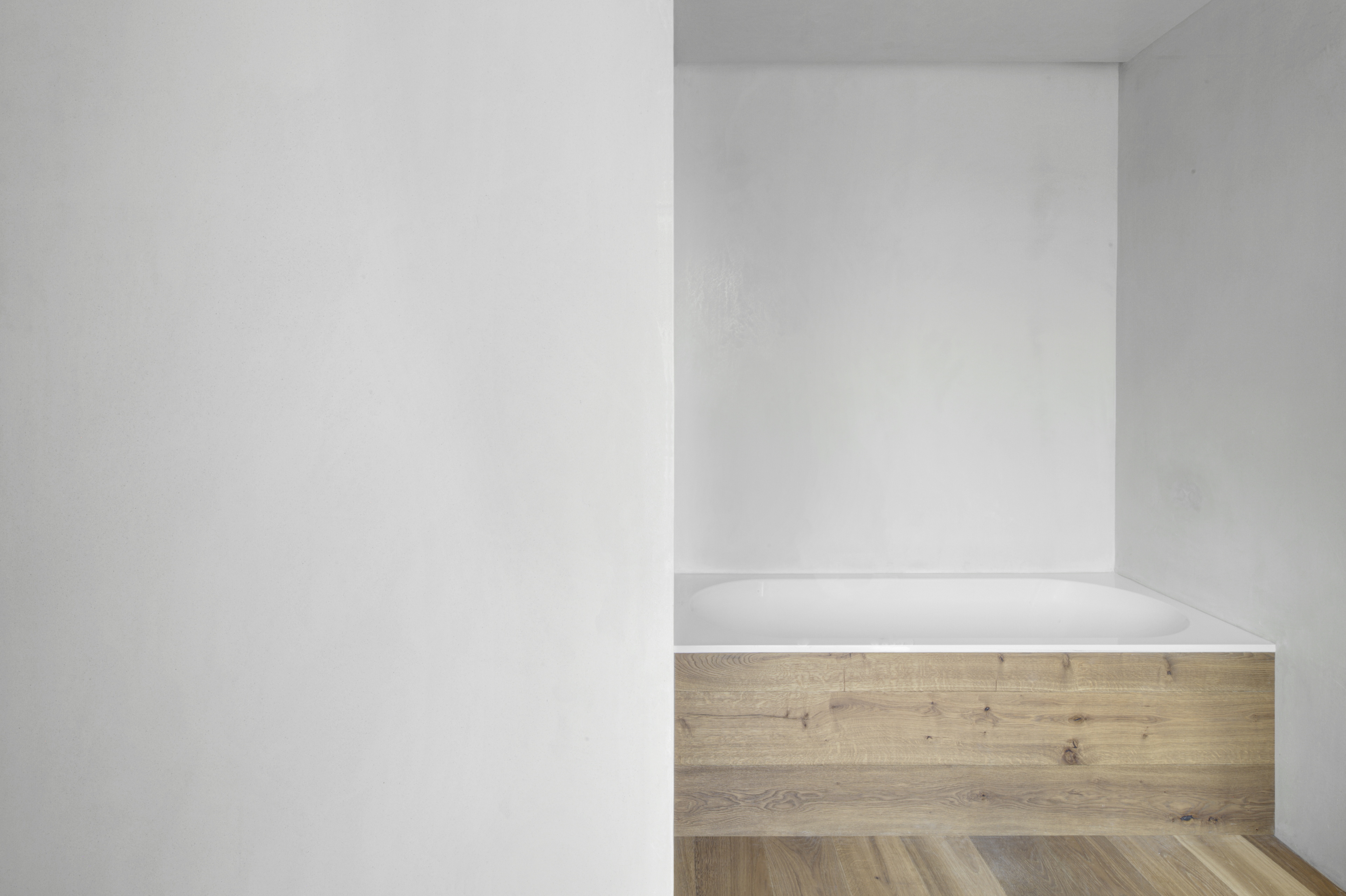 Matteo Brioni's coarse-grained clay plaster MultiTerra Smooth Panna (cream) color installed on walls, ceilings and furnitures in a private house in Brunico by Pedevilla Architects