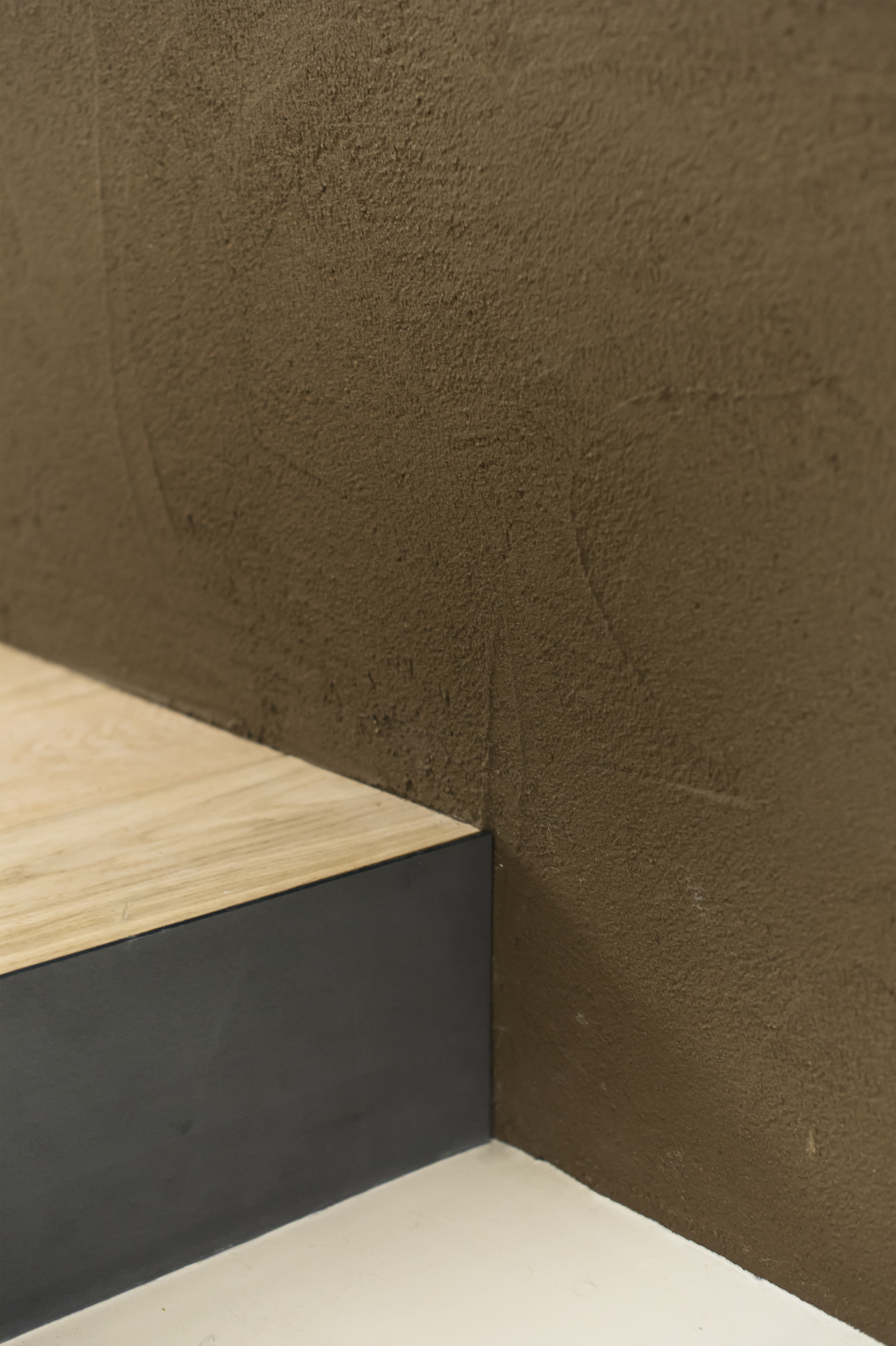 Matteo Brioni's fine-grained clay plaster TerraVista Smooth Cacao color for a private apartment in Turin by R3Architetti, photo by Carlo Mossetti