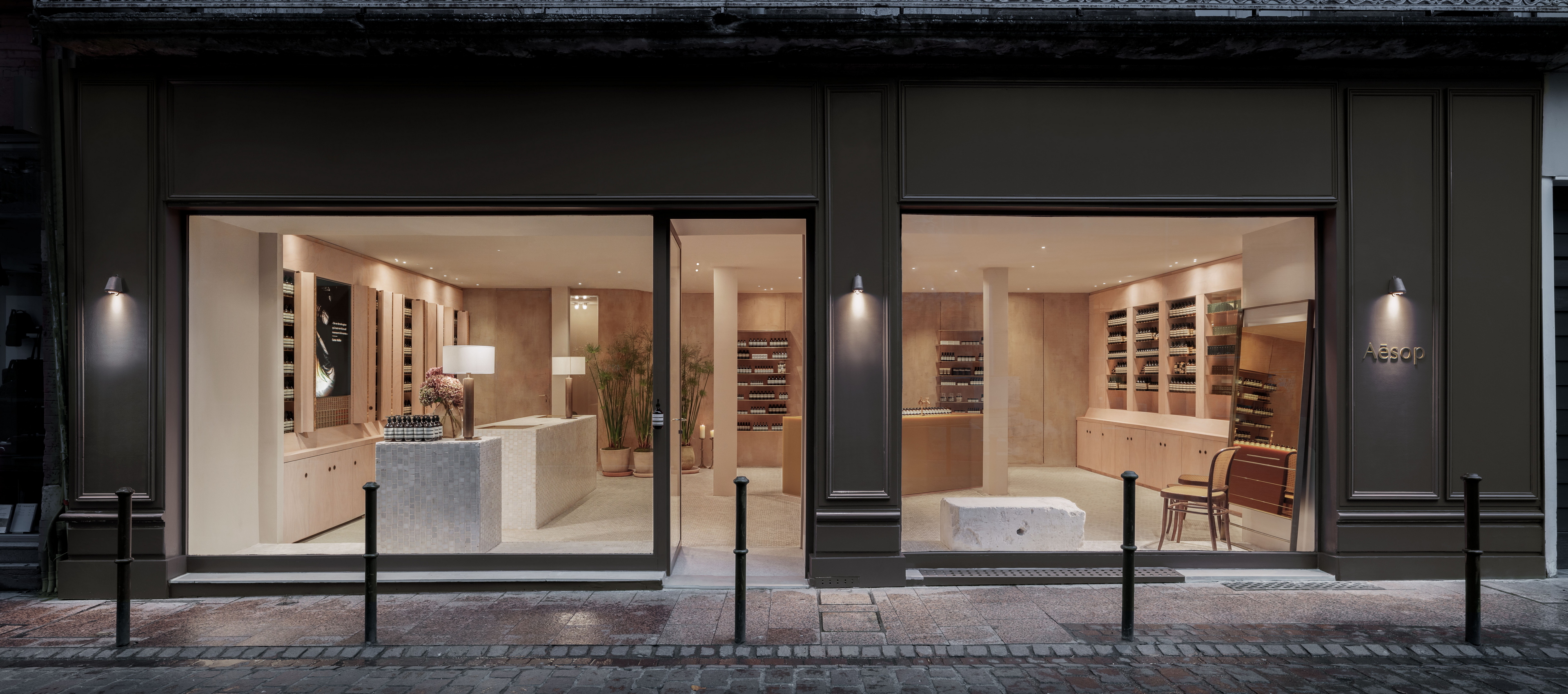 Matteo Brioni fine-grained clay plaster TerraVista wabi Custom color for Aesop store in Tolouse