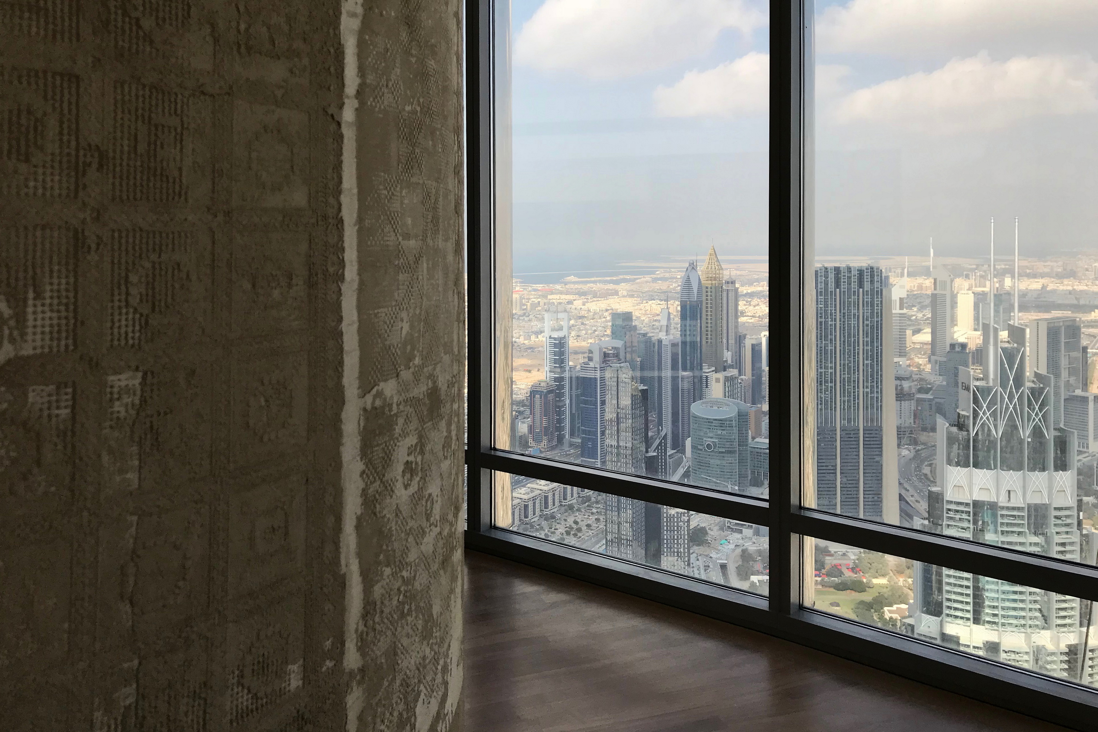 Matteo Brioni's textured clay plaster TerraEvoca 4 Layers for the walls of an apartment in the Burj Khalifa in Dubai