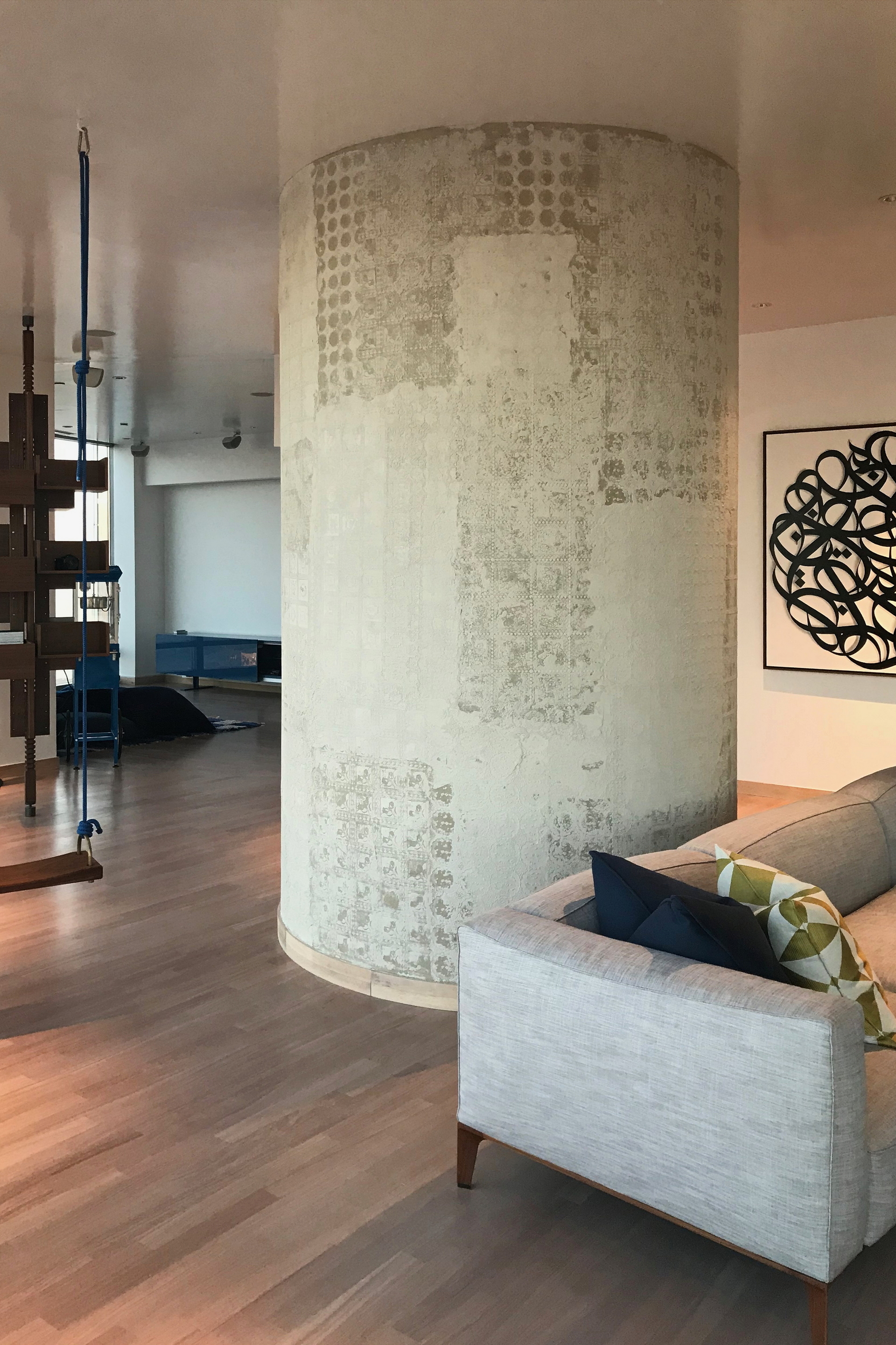 Matteo Brioni's textured clay plaster TerraEvoca 4 Layers for the walls of an apartment in the Burj Khalifa in Dubai
