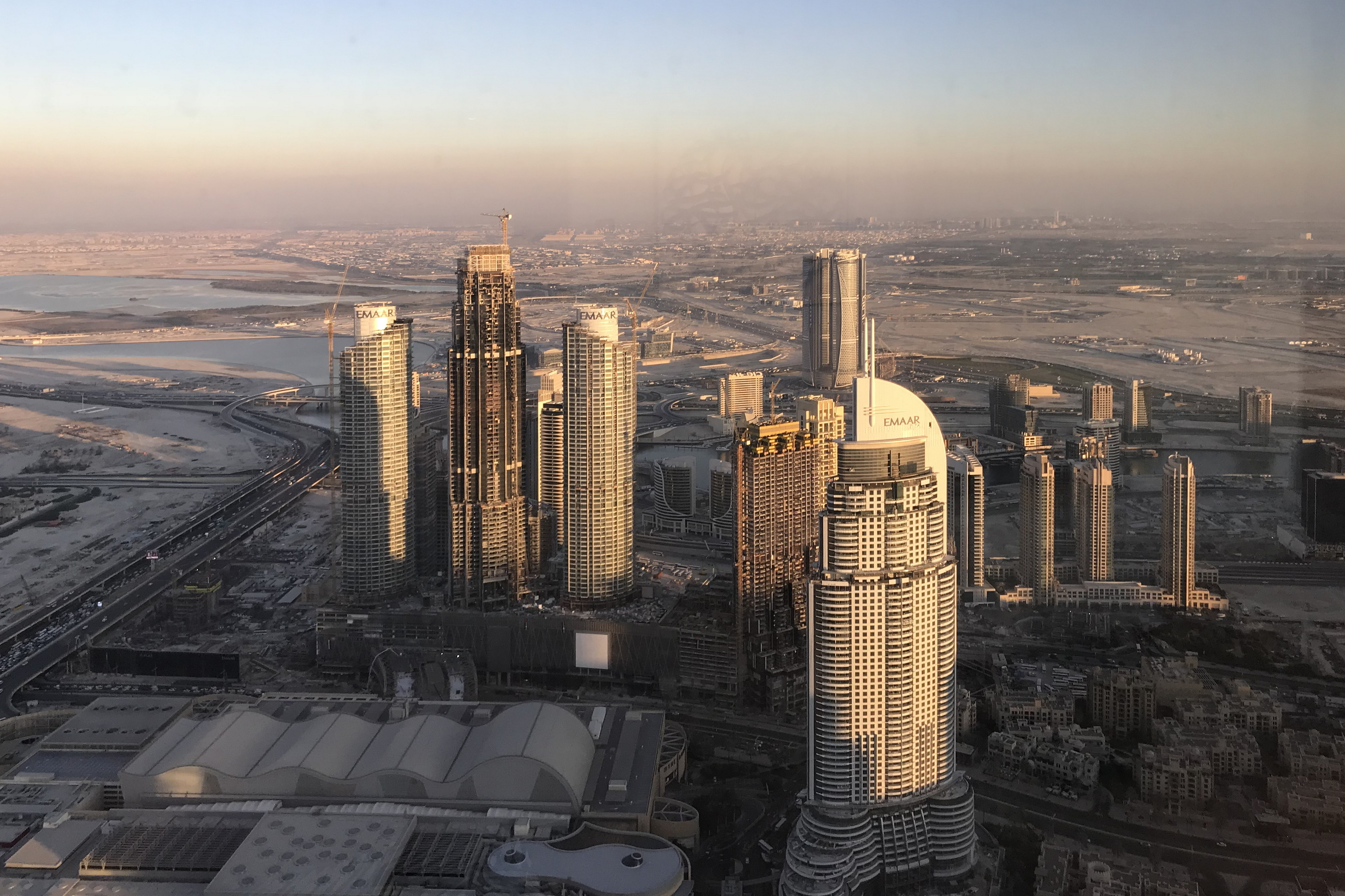 Matteo Brioni's textured clay plaster TerraEvoca 4 Layers for the walls of an apartment in the Burj Khalifa in Dubai, view from the window