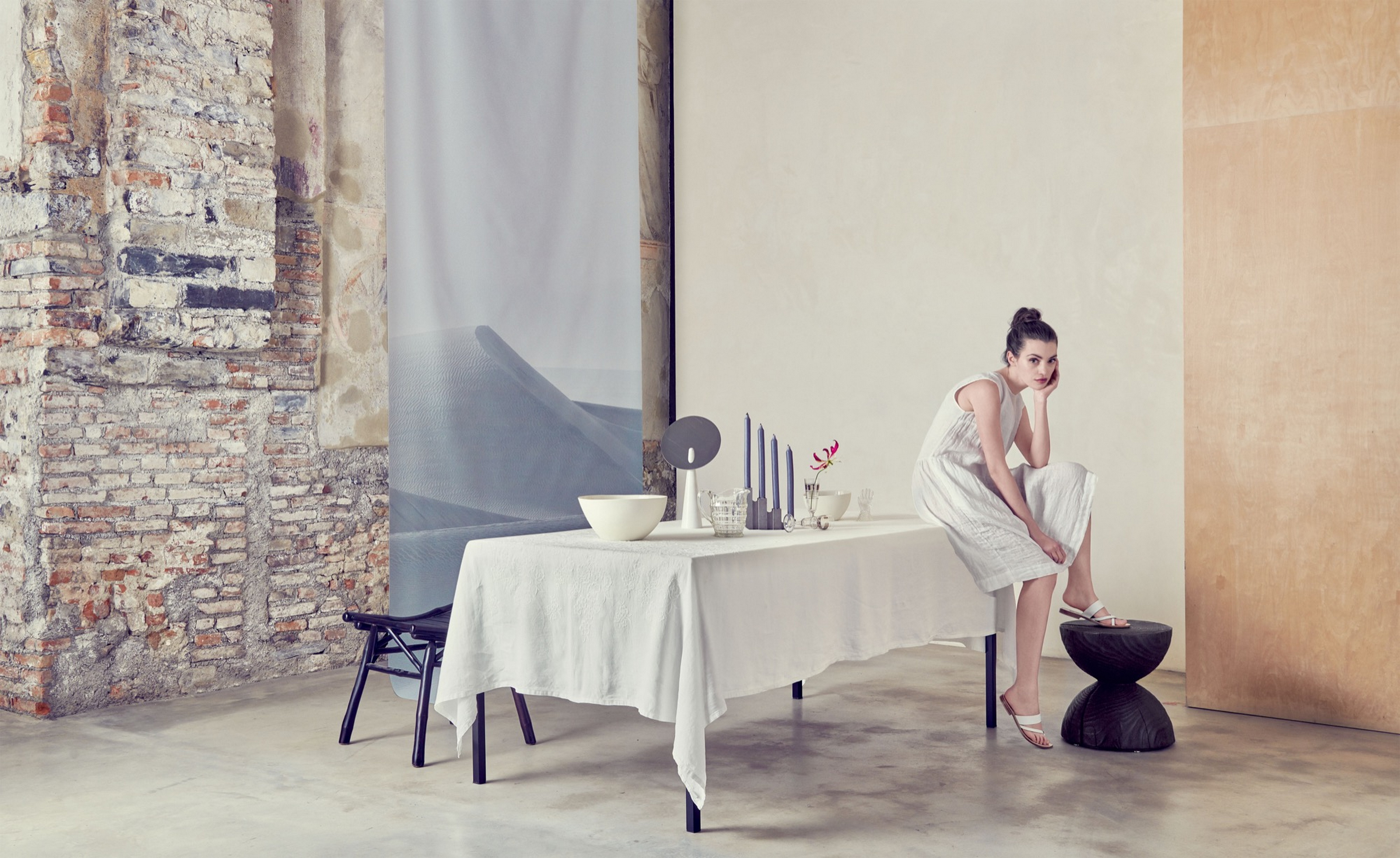 Matteo Brioni's fine-grained clay plaster TerraVista Smooth Panna (cream) color for Society Limonta ADV 2017