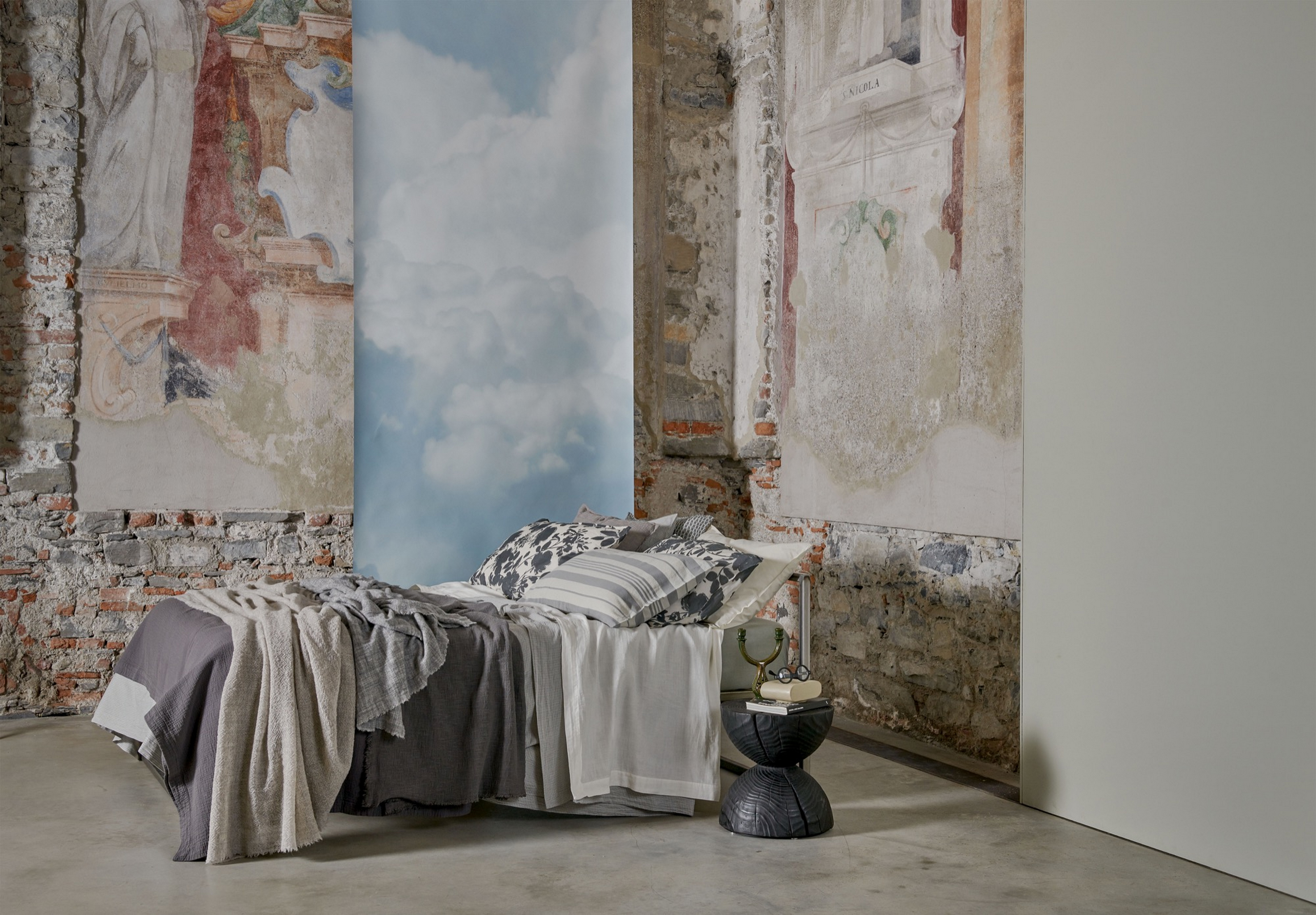 Matteo Brioni's fine-grained clay plaster TerraVista Smooth Panna (cream) color for Society Limonta ADV 2017