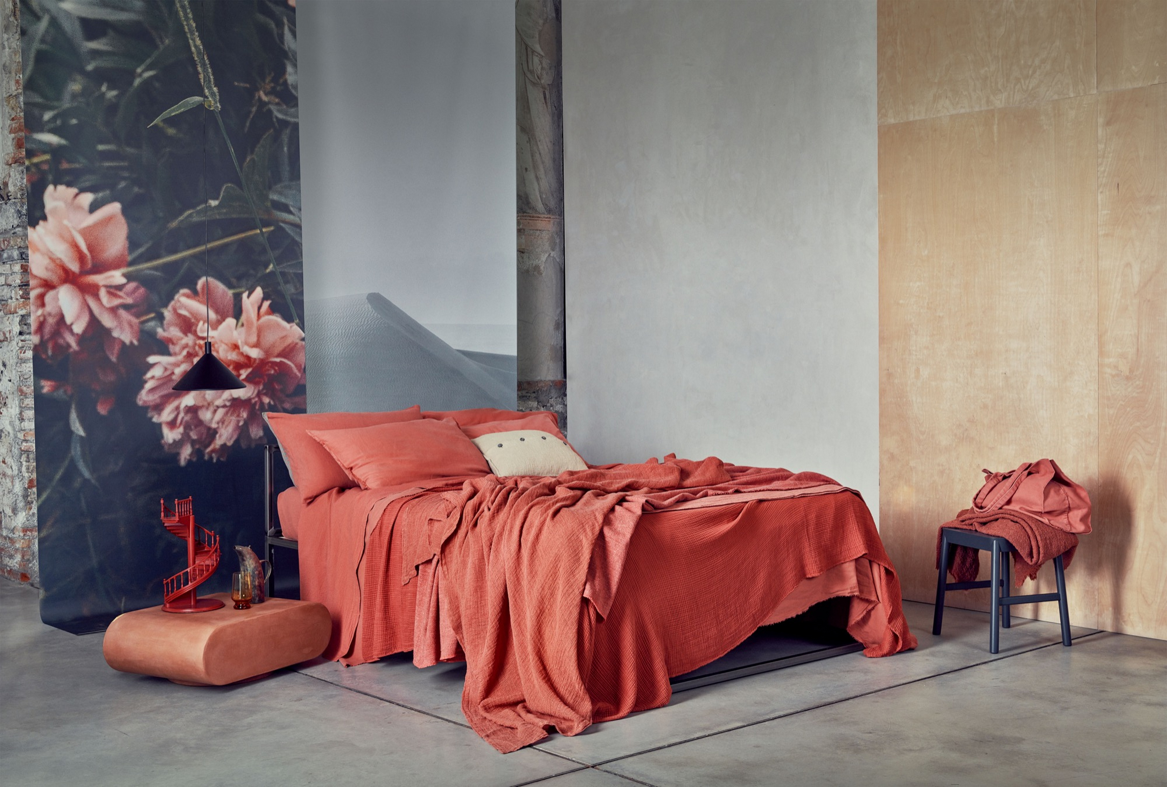 Matteo Brioni's fine-grained clay plaster TerraVista Smooth Polvere (dust) color for Society Limonta ADV 2017