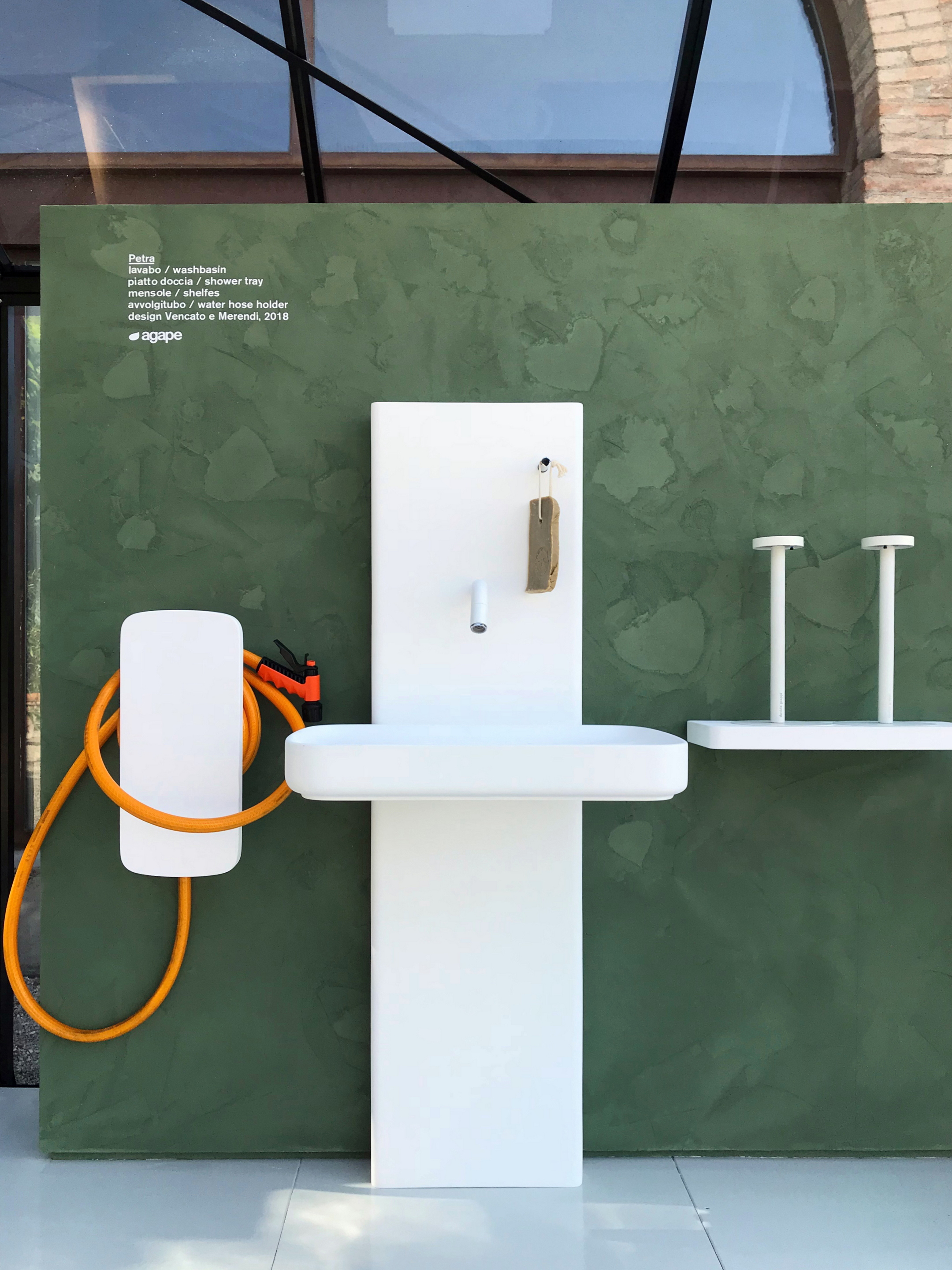 Matteo Brioni's fine-grained clay plaster TerraVista Smooth Custom color with Plus customization installed on bathroom wall, design by Benedini Associati