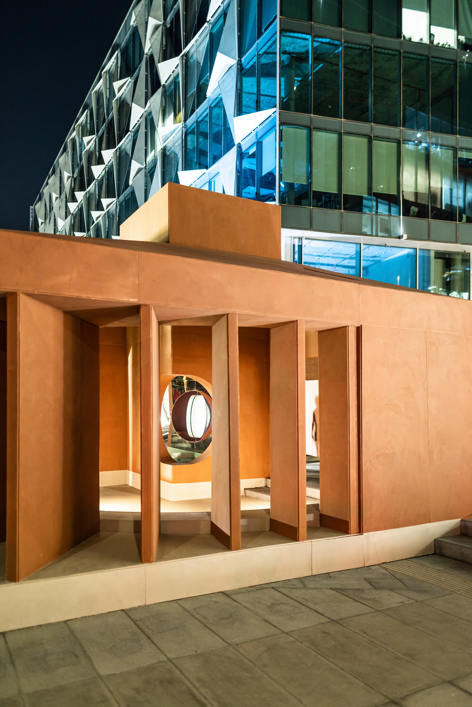 Matteo Brioni's fine-grained clay plaster TerraVista Smooth Cammeo Circadian Light Synthesis installation in Dubai, by Anarchitect, photo by Oana Maria Minuti Sofronia