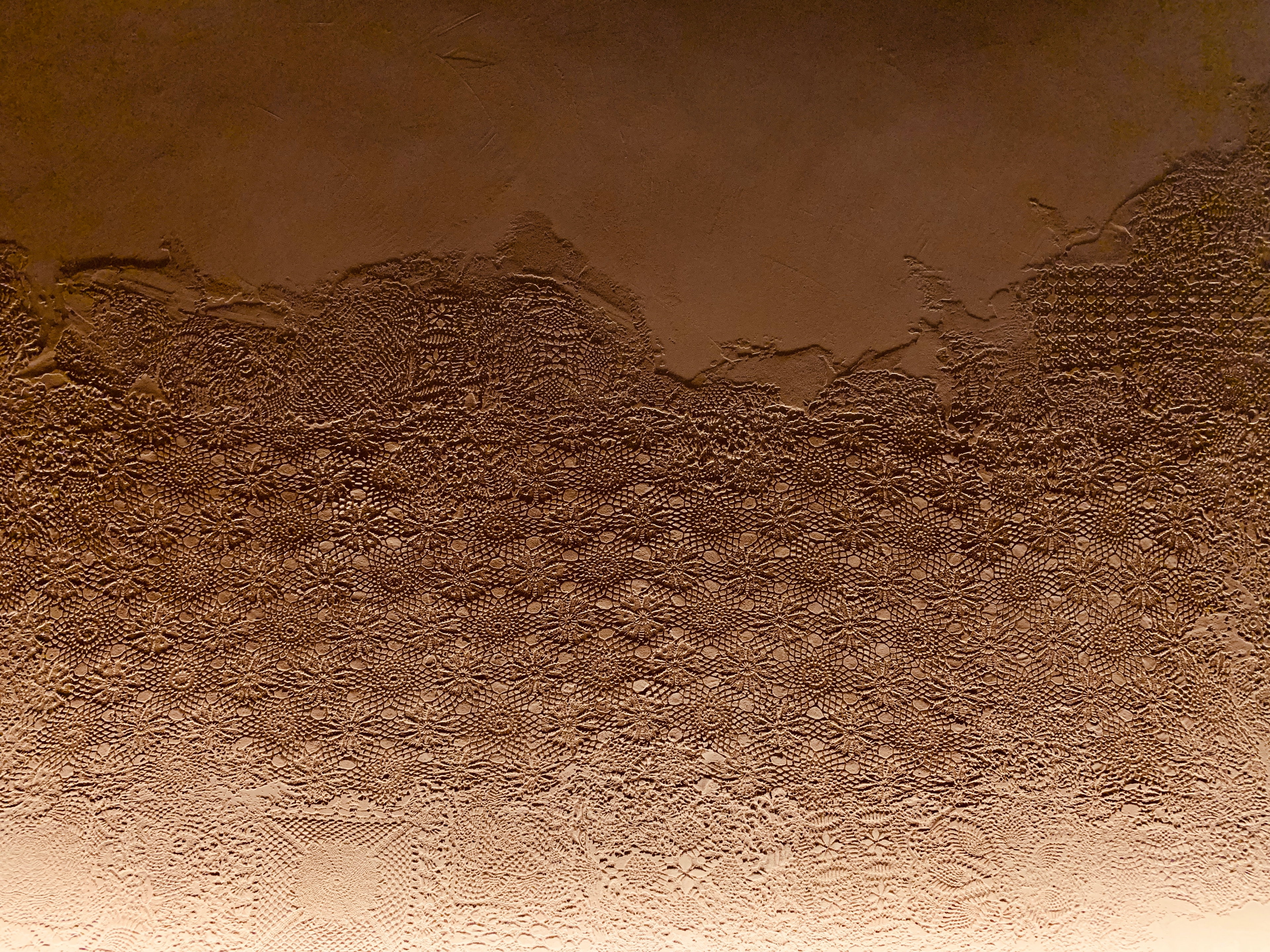 Matteo Brioni's textured clay plaster TerraEvoca 2 Layers Cipria (powder color) applied on walls in a private apartment in Verona, project by Emanuele Soldi