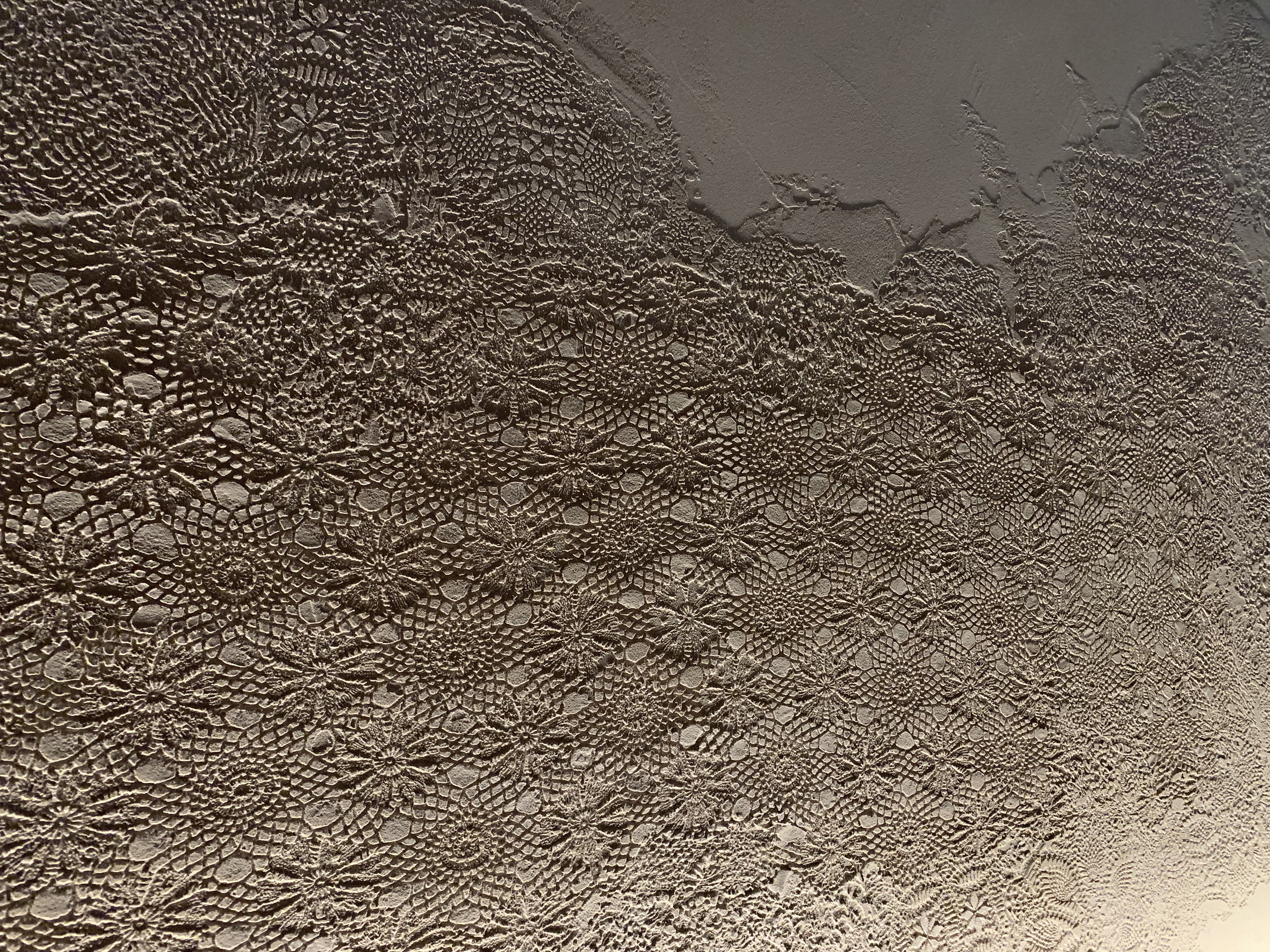 Matteo Brioni's textured clay plaster TerraEvoca 2 Layers Cipria (powder color) applied on walls in a private apartment in Verona, project by Emanuele Soldi