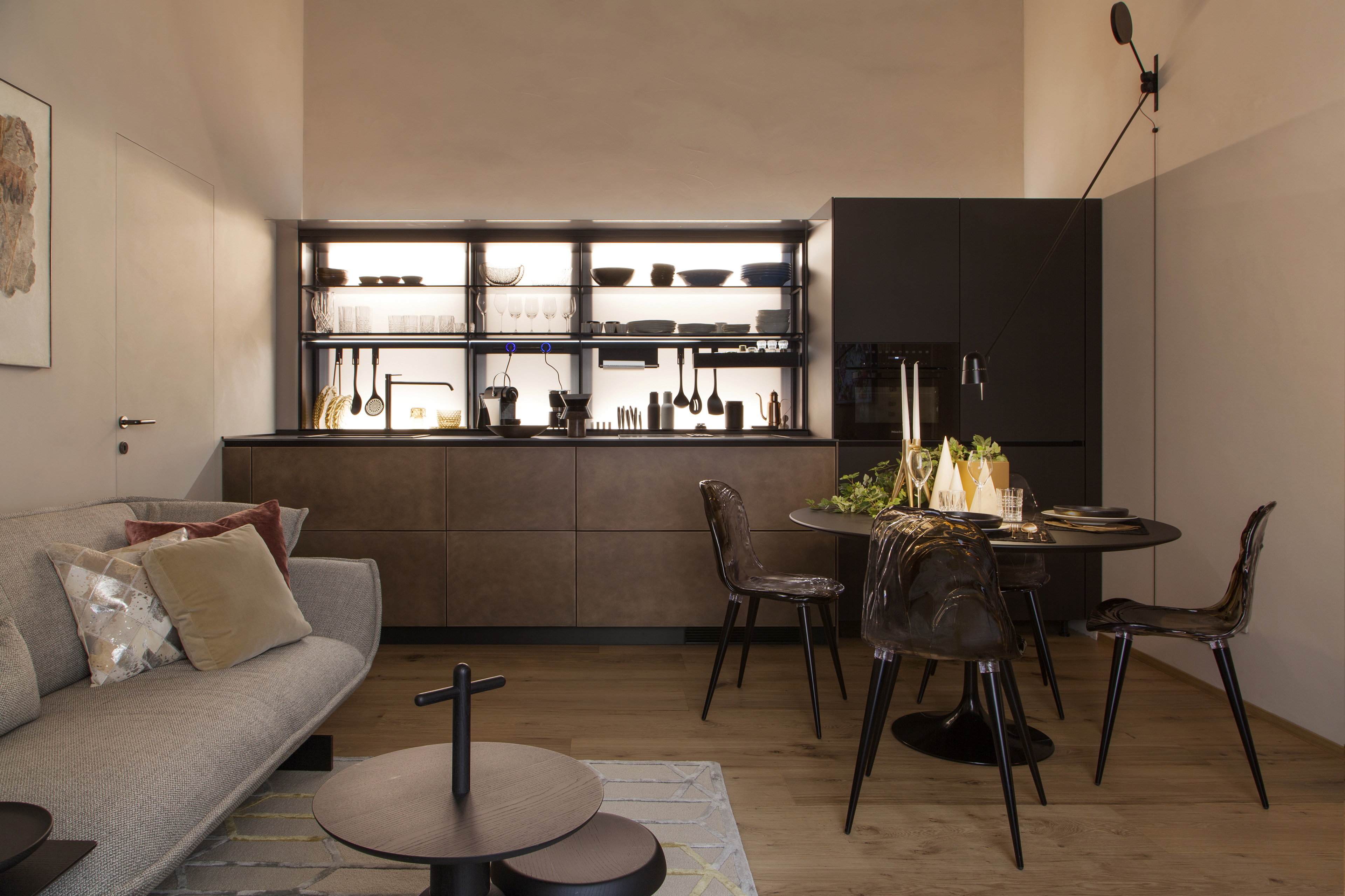 Matteo Brioni's fine-grained clay plaster TerraVista Smooth Panna applied on walls in a private Apartment in Verona, project by Emanuele Soldi