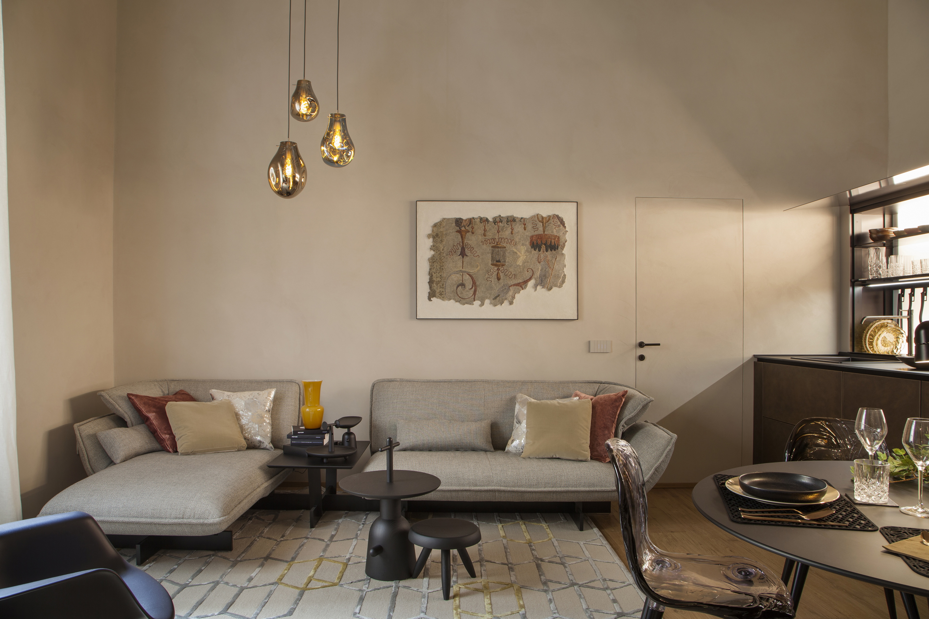 Matteo Brioni's fine-grained clay plaster TerraVista Smooth Panna applied on walls in a private Apartment in Verona, project by Emanuele Soldi