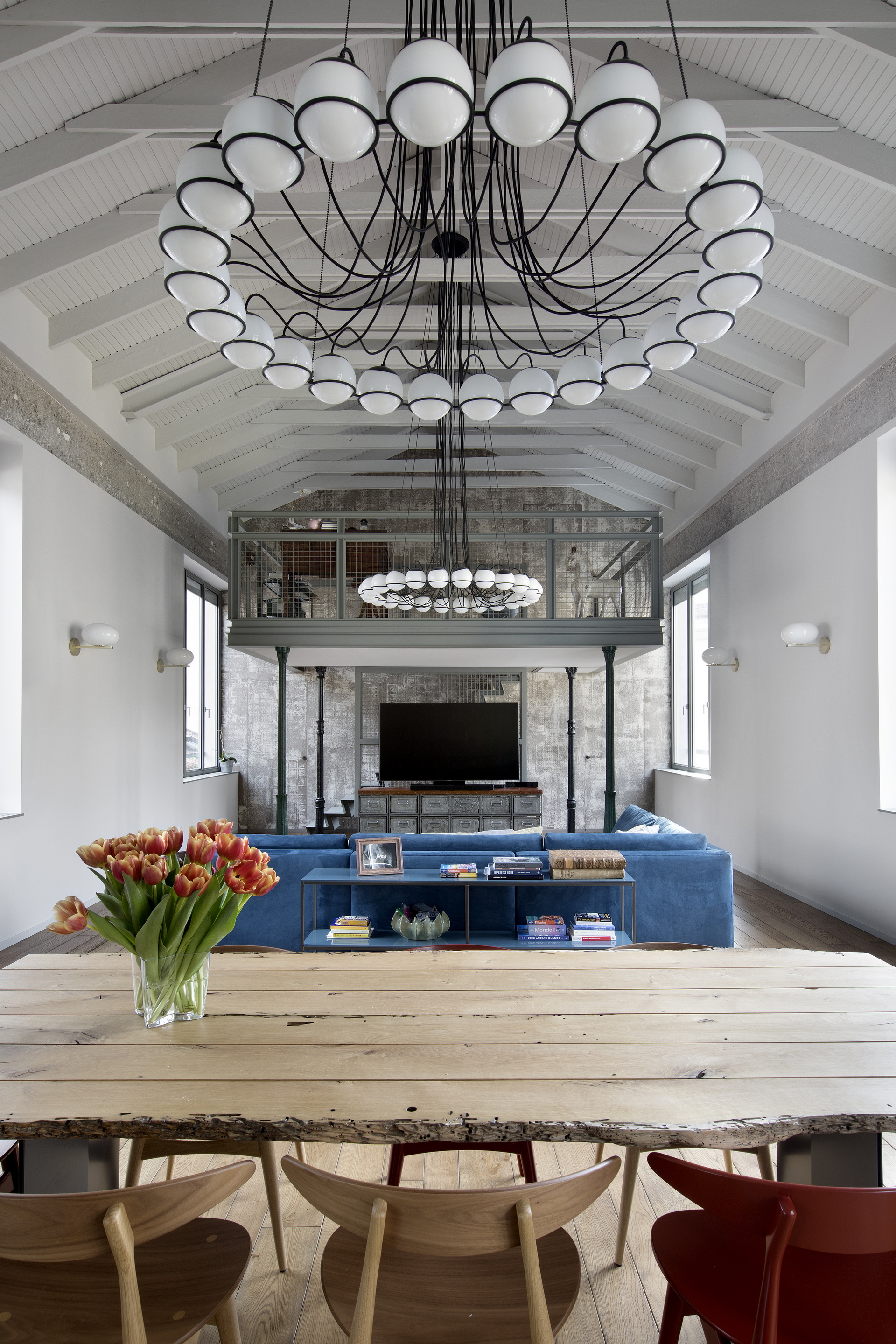 Matteo Brioni's textured clay plaster TerraEvoca 4 Layers Sale Grigio (gray salt) color appllied on walls and doors in a private house in Milan, project by NM Architetti, photo by Barbara Corsico