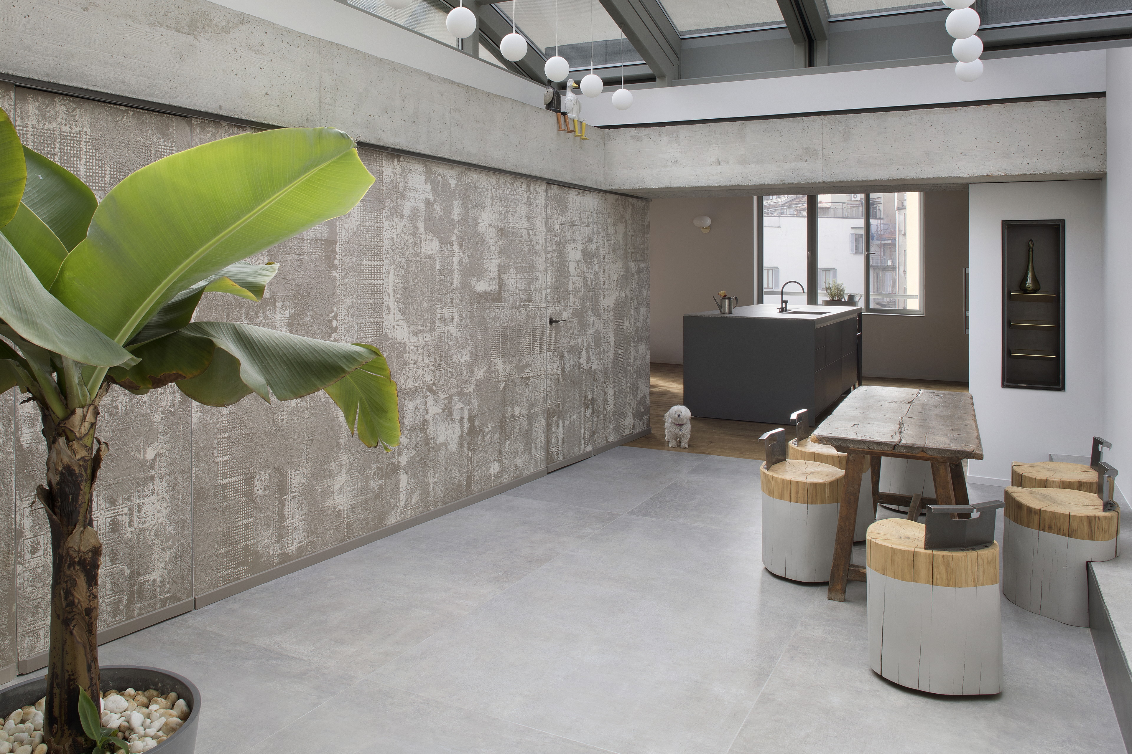 Matteo Brioni's textured clay plaster TerraEvoca 4 Layers Sale Grigio (gray salt) color appllied on walls and doors in a private house in Milan, project by NM Architetti, photo by Barbara Corsico