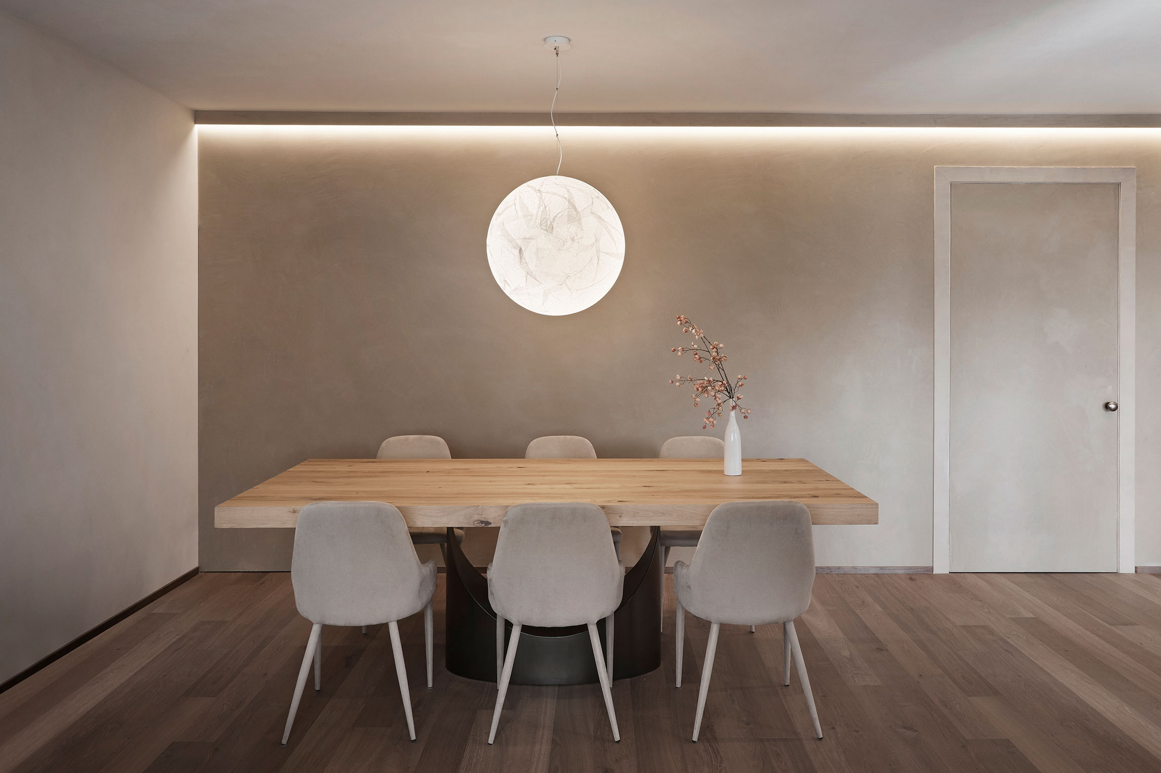 Matteo Brioni's clay paint TerraSilk Structured Zenzero (ginger) color applied on walls in a private apartment in Padova,  project and by Stefano Tonellotto