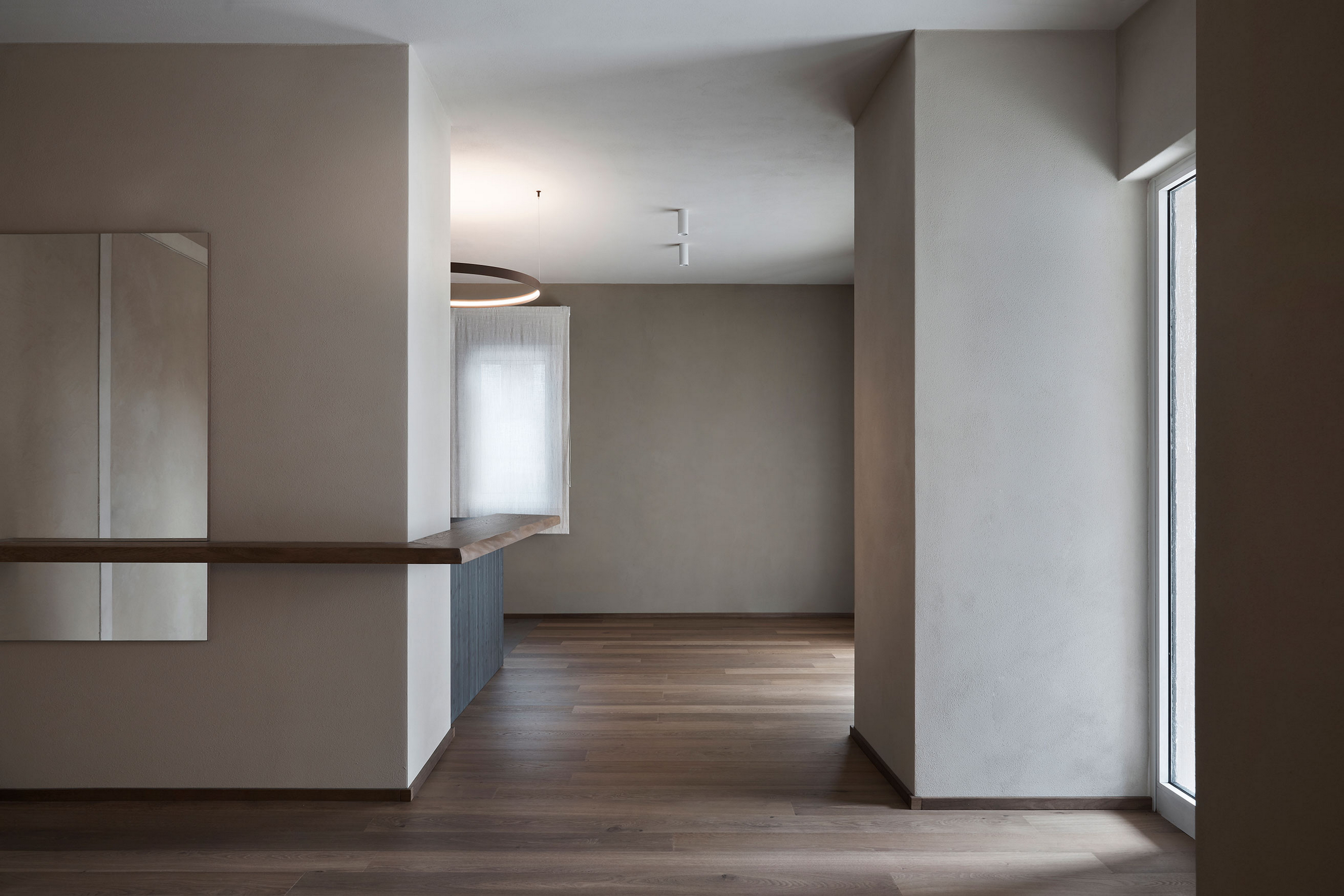 Matteo Brioni's clay paint TerraSilk Structured Zenzero (ginger) color applied on walls in a private apartment in Padova,  project and by Stefano Tonellotto