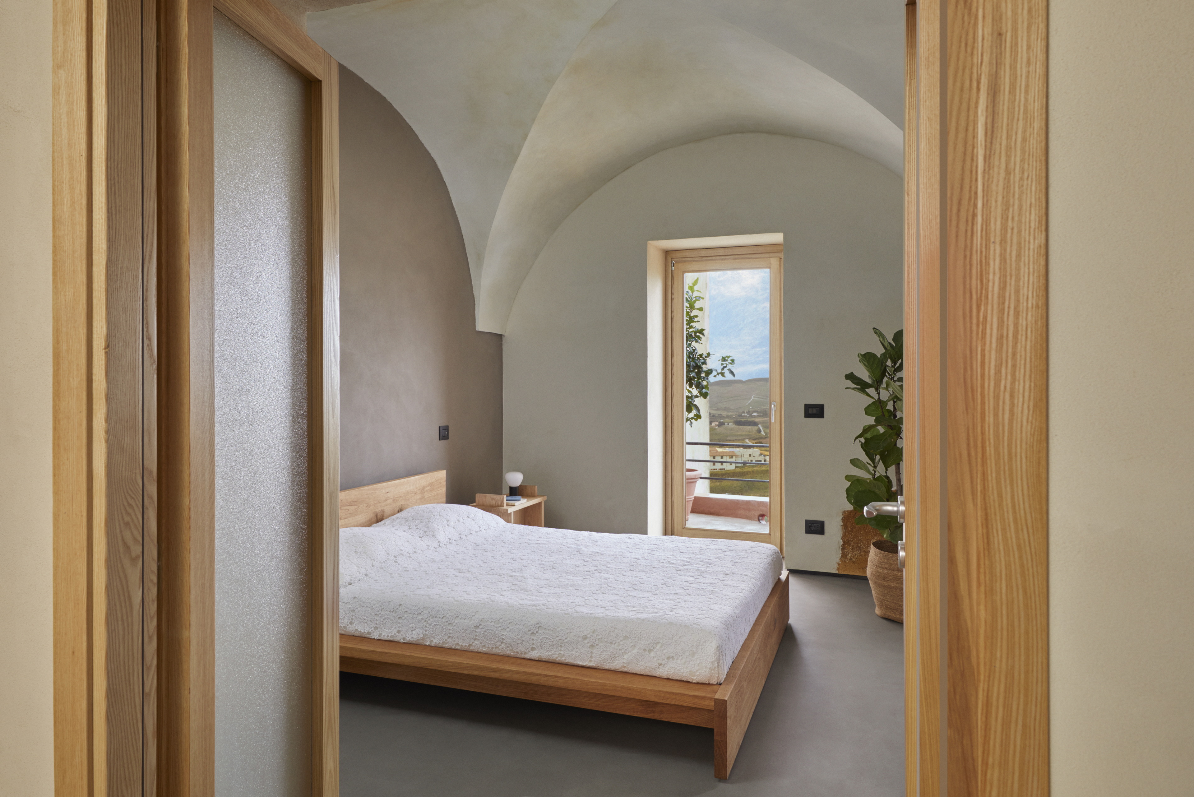 Matteo Brioni's mineral coating TerraFloor Smooth Sale Grigio (gray salt) color on floors, fine-grained clay plaster TerraVista Smooth Sale Grigio (gray salt) color with Plus customization on wall for Airbnb 1 Euro House in Sambuca di Sicilia by Studio Did