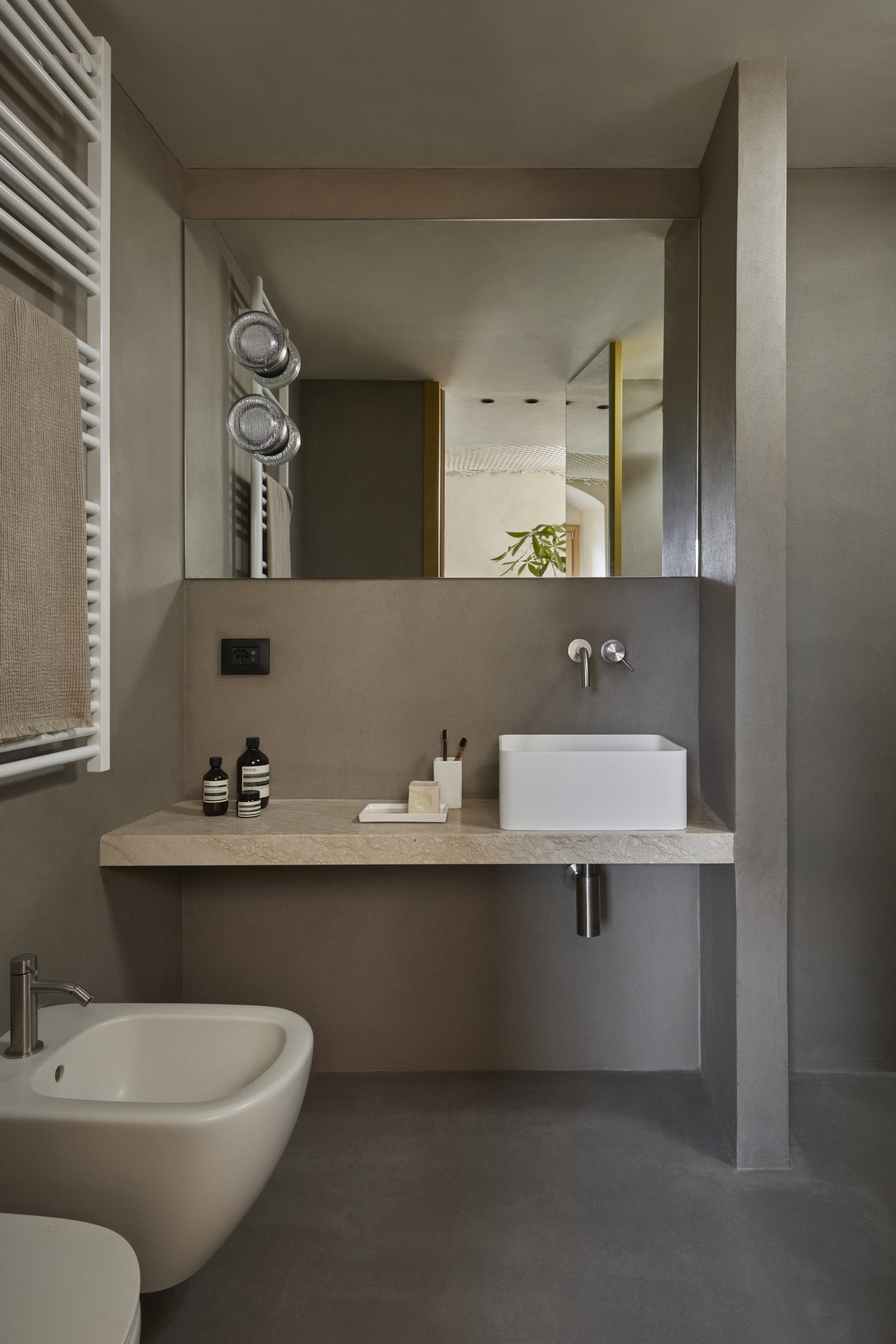 Matteo Brioni's mineral coating TerraFloor Smooth Sale Grigio (gray salt) color on floors, fine-grained clay plaster TerraVista Smooth Sale Grigio (gray salt) color with Plus customization on walls for Airbnb 1 Euro House in Sambuca di Sicilia by Studio Di