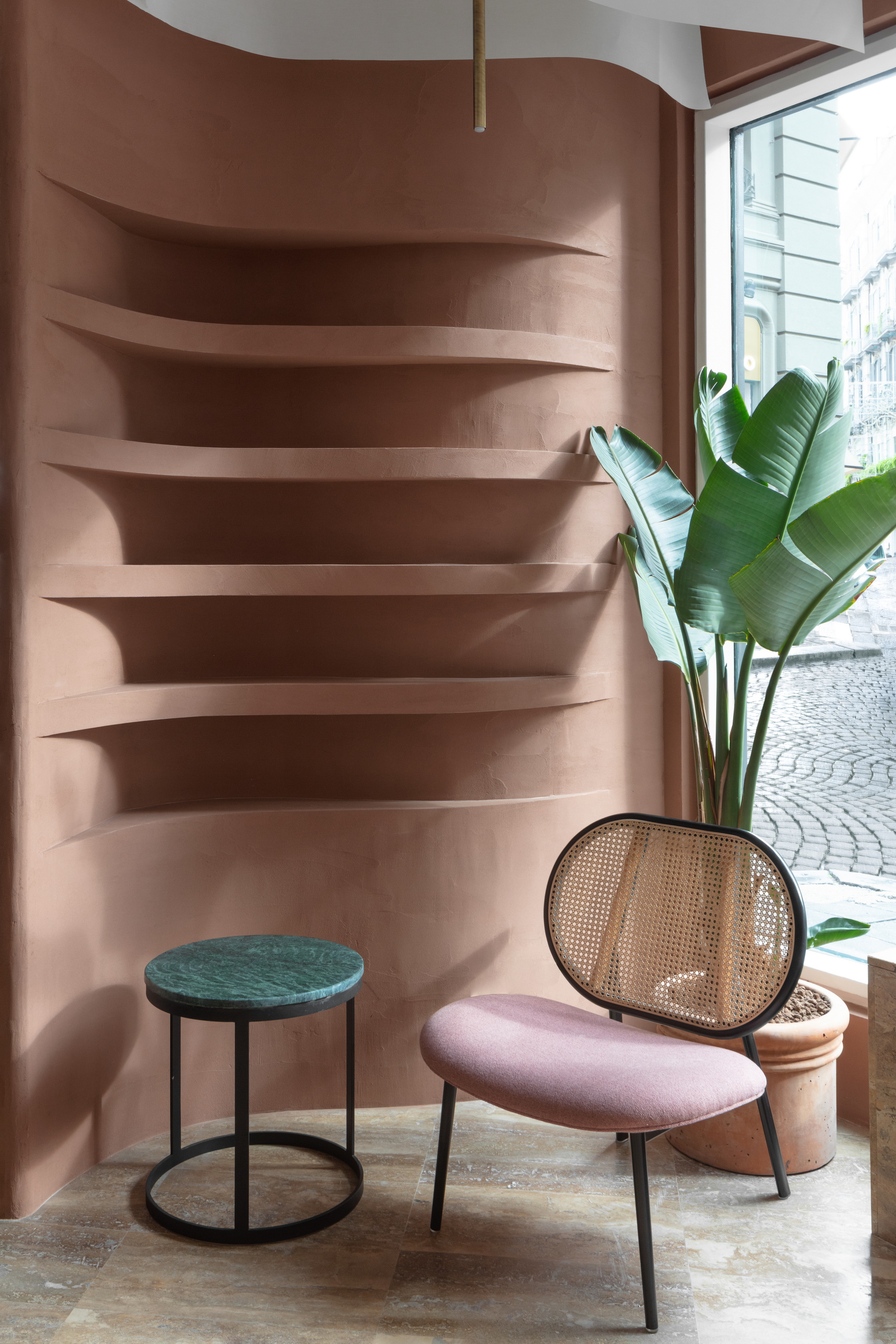 Matteo Brioni's reinforced fine-grained clay plaster TerraVista Plus Smooth Cammeo (cameo color) applied on walls in the Profumo shop in Naples, project by Primo Atelier, photo by Carlo Oriente