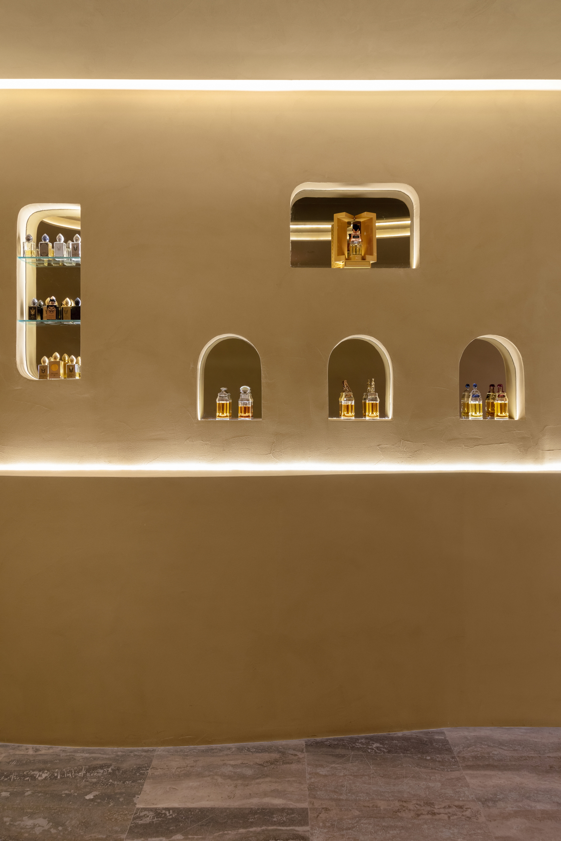 Matteo Brioni's reinforced fine-grained clay plaster TerraVista Plus Smooth Senape (mustard color) applied on walls in the Profumo shop in Naples, project by Primo Atelier, photo by Carlo Oriente