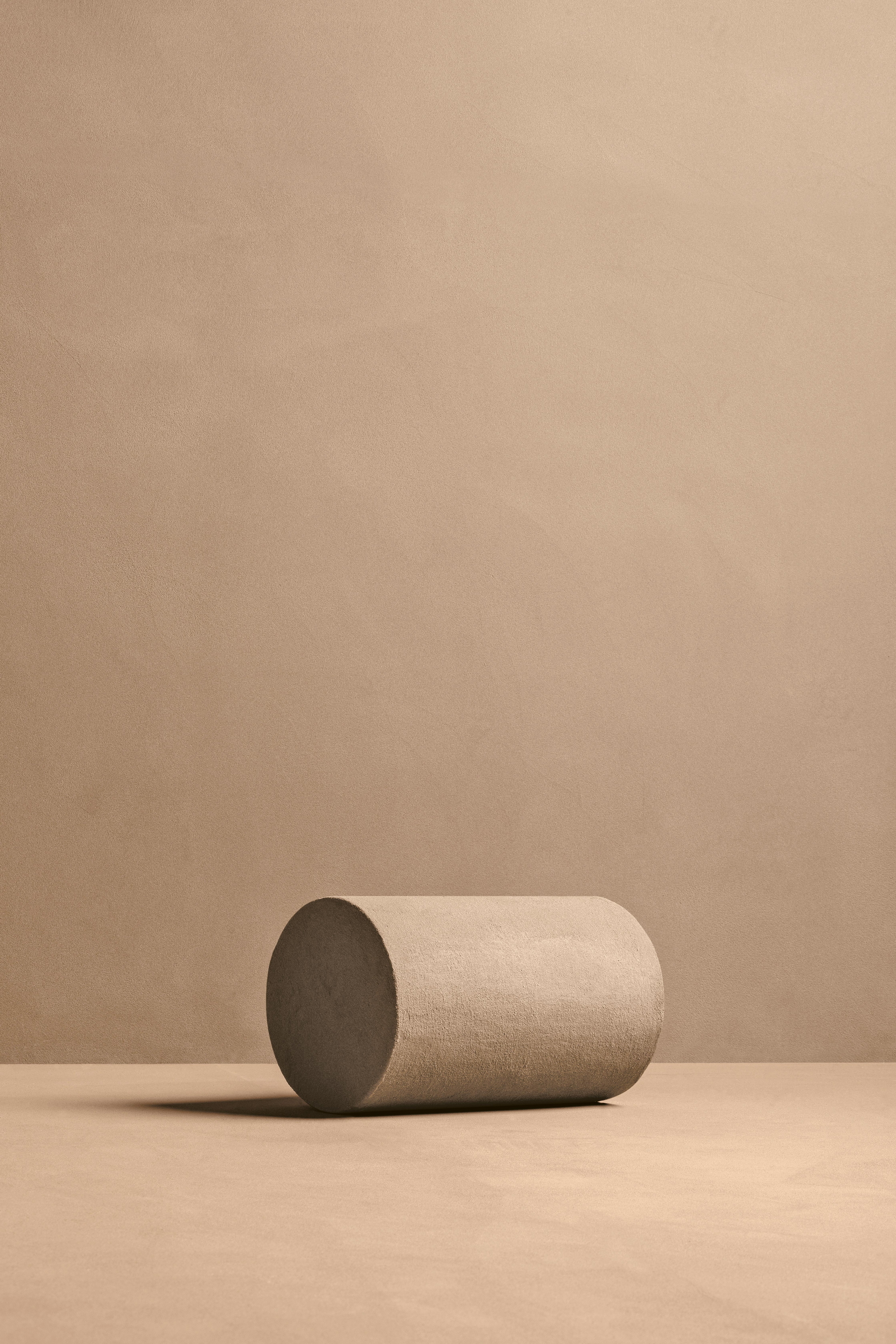 Volume e sfondo in TerraVista Liscio Cipria di Matteo Brioni, design di Studio Irvine, foto di Marco Cappelletti