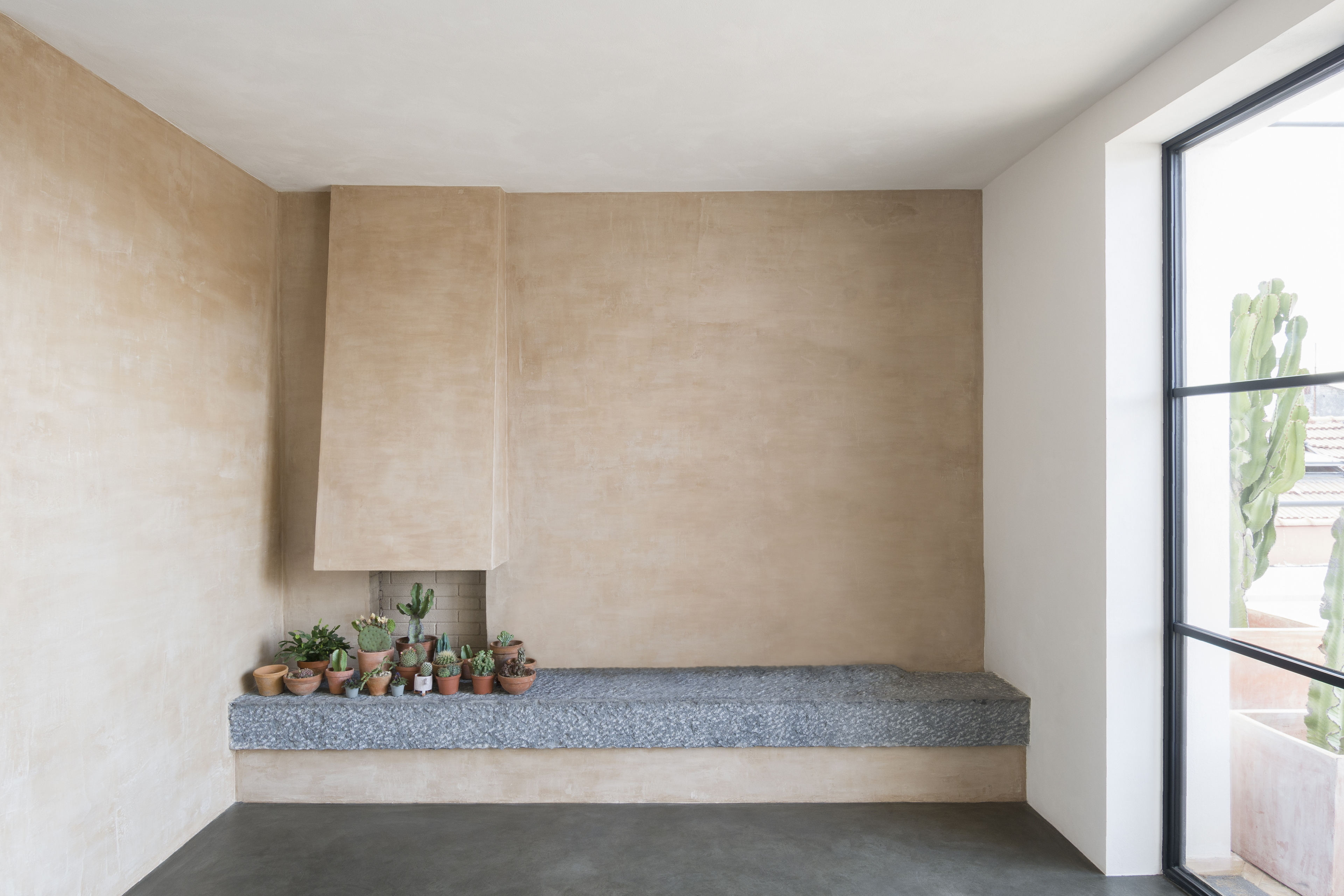 Attico a Napoli by Marialaura Rossiello Studio Irvine realizzato con TerraVista Wabi Panna e Cannella, foto di Natalia Garcia