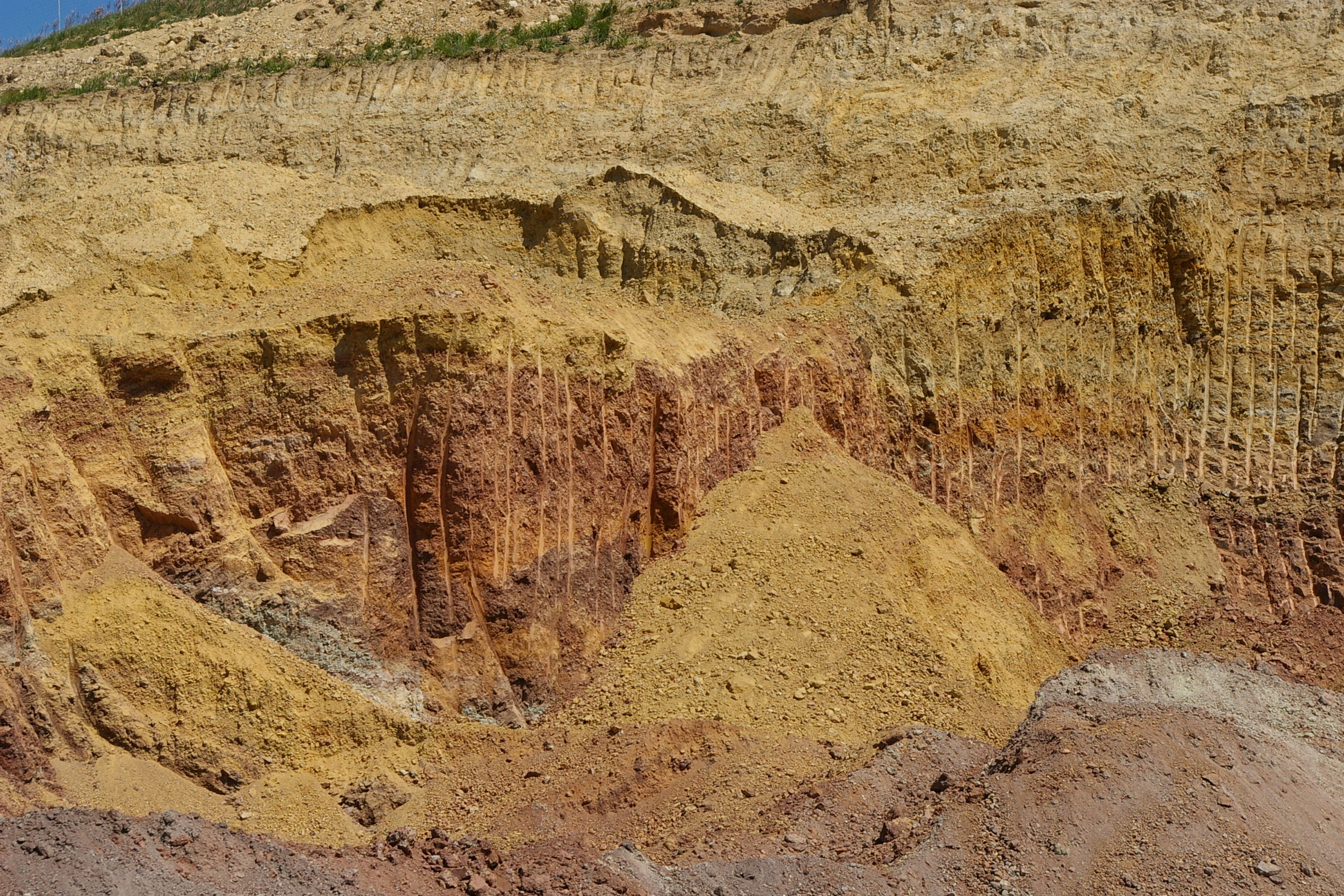 Una delle cave di argilla usate da Matteo Brioni per estrarre la sua terra cruda