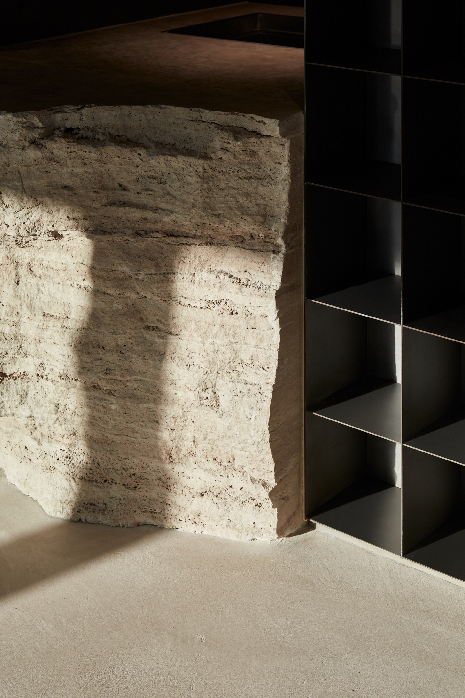 Mineral floor finishing TerraTon Floor Structured Panna (cream color) for Erth restaurant in Abu Dhabi, UAE, by Bone Studio, photo by Oculis Project