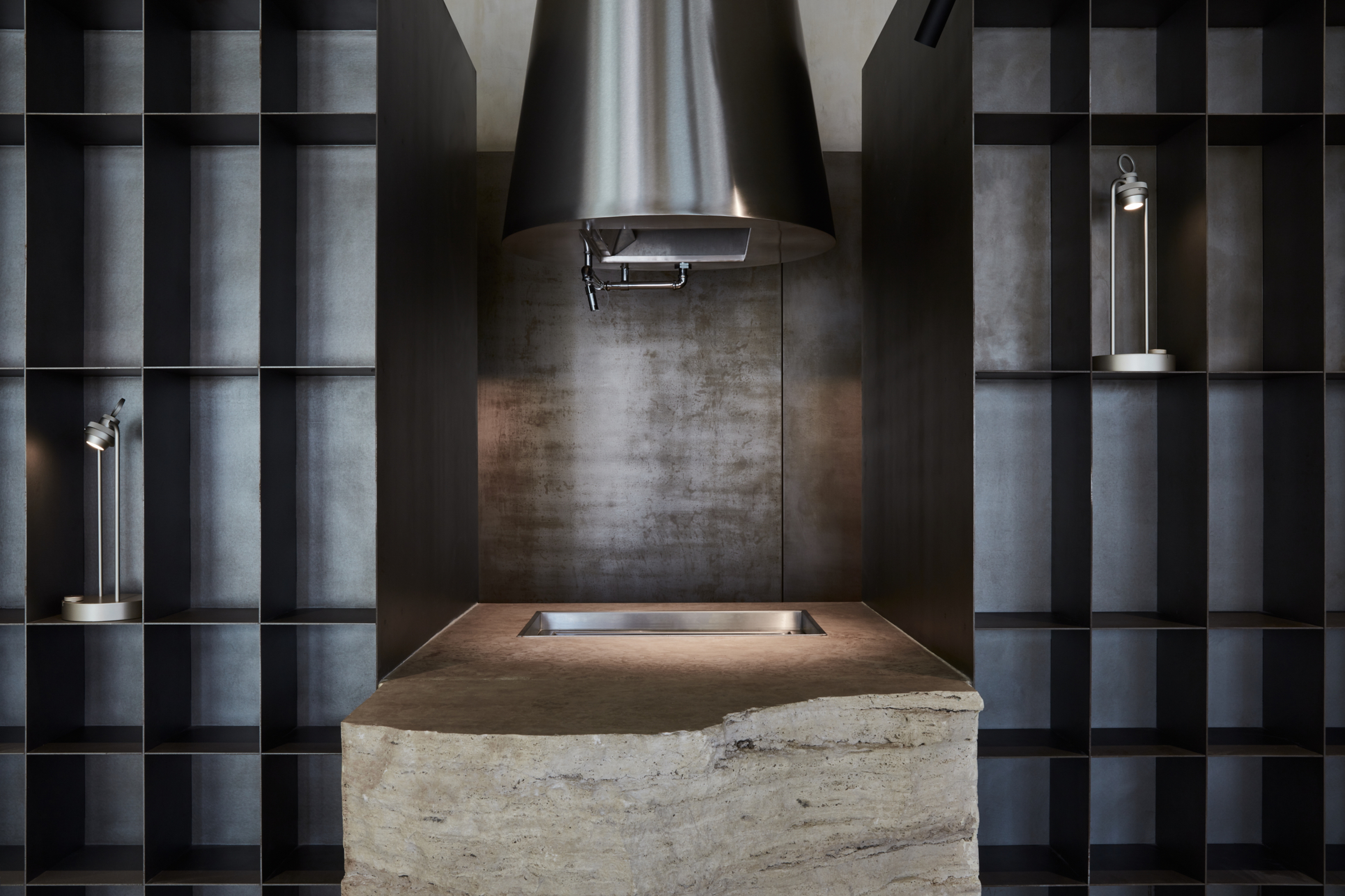 Clay finishing plaster TerraVista Wabi Panna (cream color) applied on walls, columns and ceilings, and Mineral floor finishing TerraTon Floor Structured Panna applied on floors in the Erth restaurant in Abu Dhabi, UAE, by Bone Studio, photo by Oculis Project