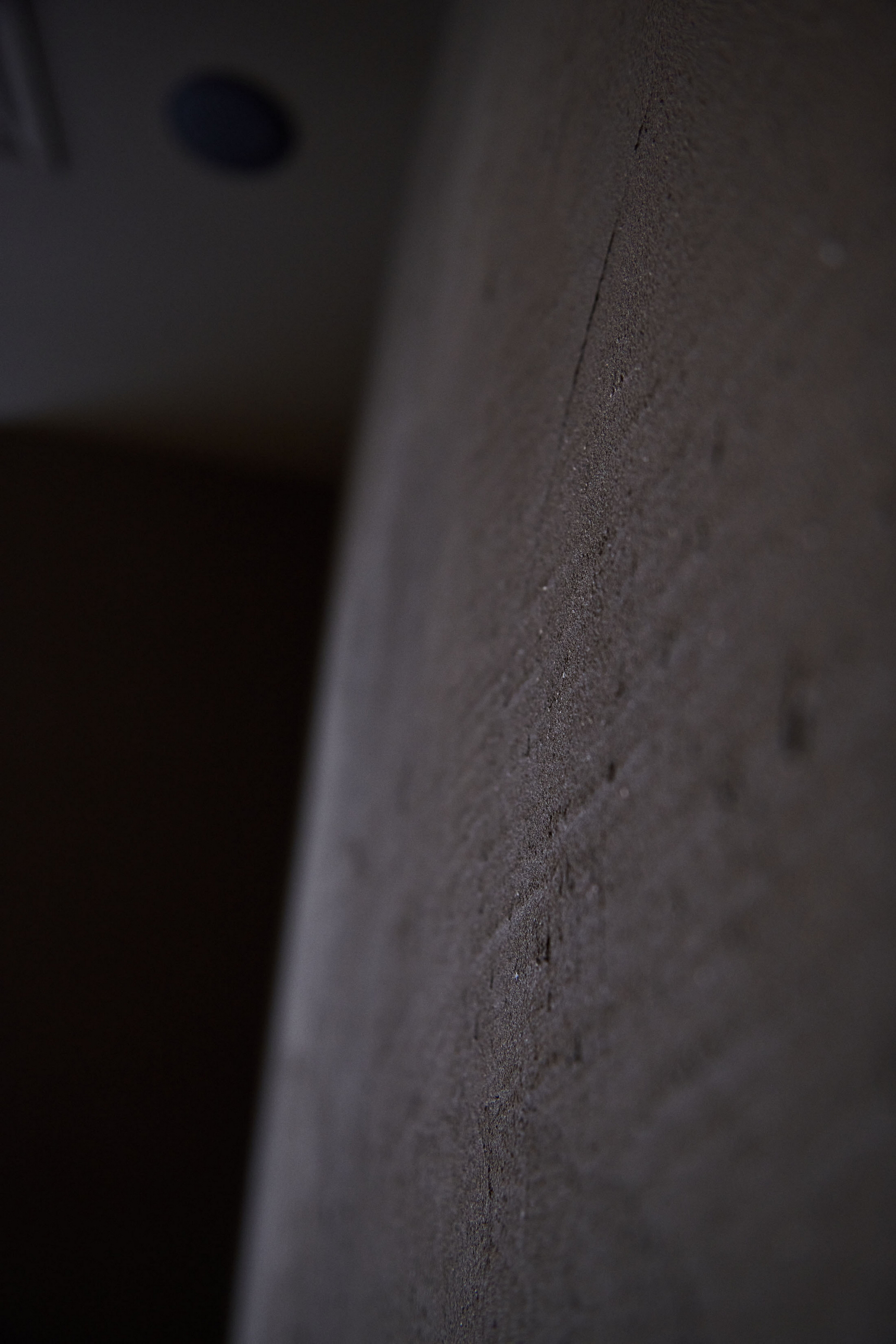 Reinforced coarse grained clay plaster MultiTerra Plus Structured Cacao color  for the interior surfaces of Serra Di Quartiere cafe in Milan. Project by Massimo Garavaglia, photo by Stella Bortoli