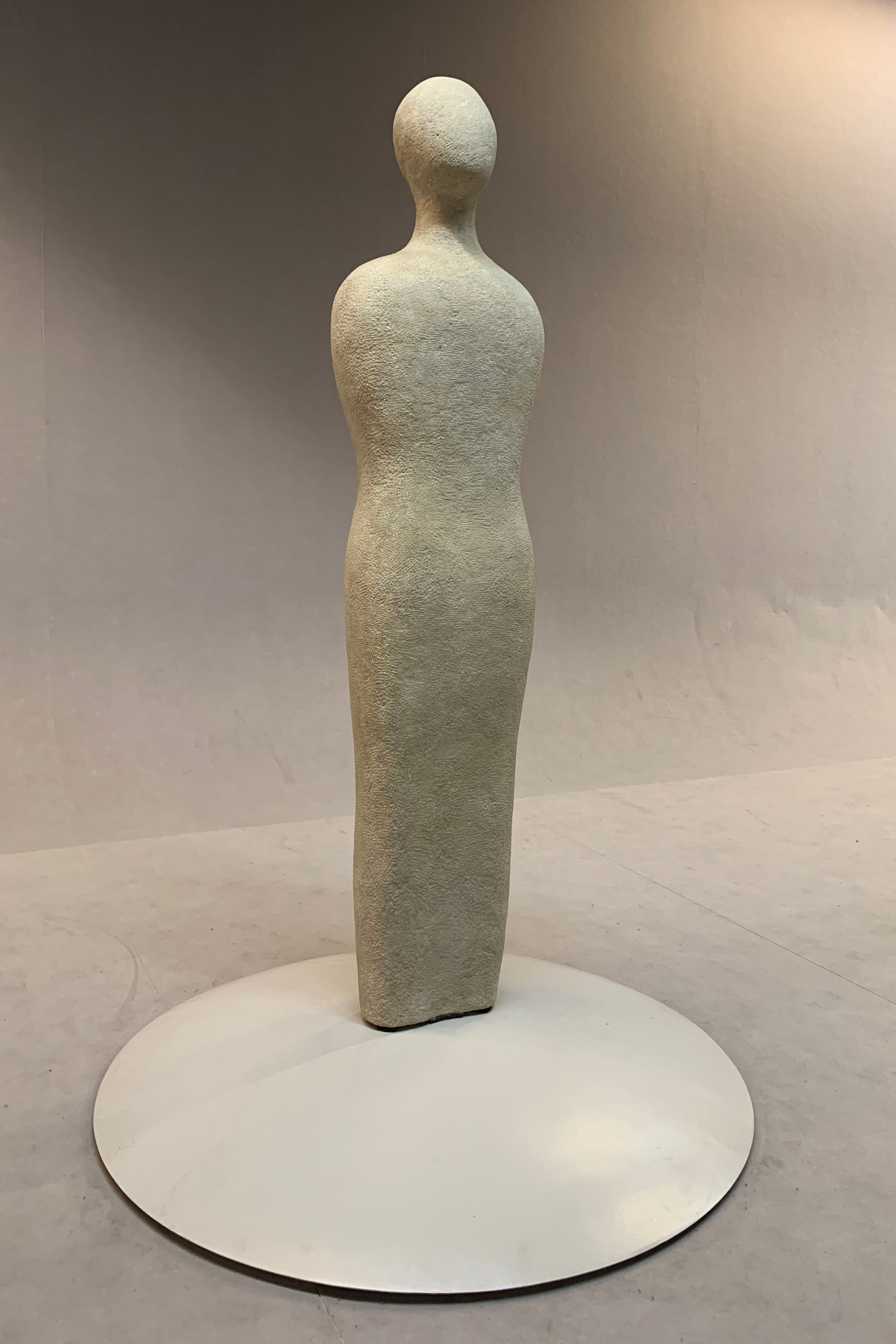 Intonaco di finitura in argilla a grana fine TerraVista Liscio Cannella e Cipria di Matteo Brioni applicato alle pareti per la mostra DAWN Three Days od Design, 2019, Copenhagen, a cura di Spatial Code e Linda Weimann.