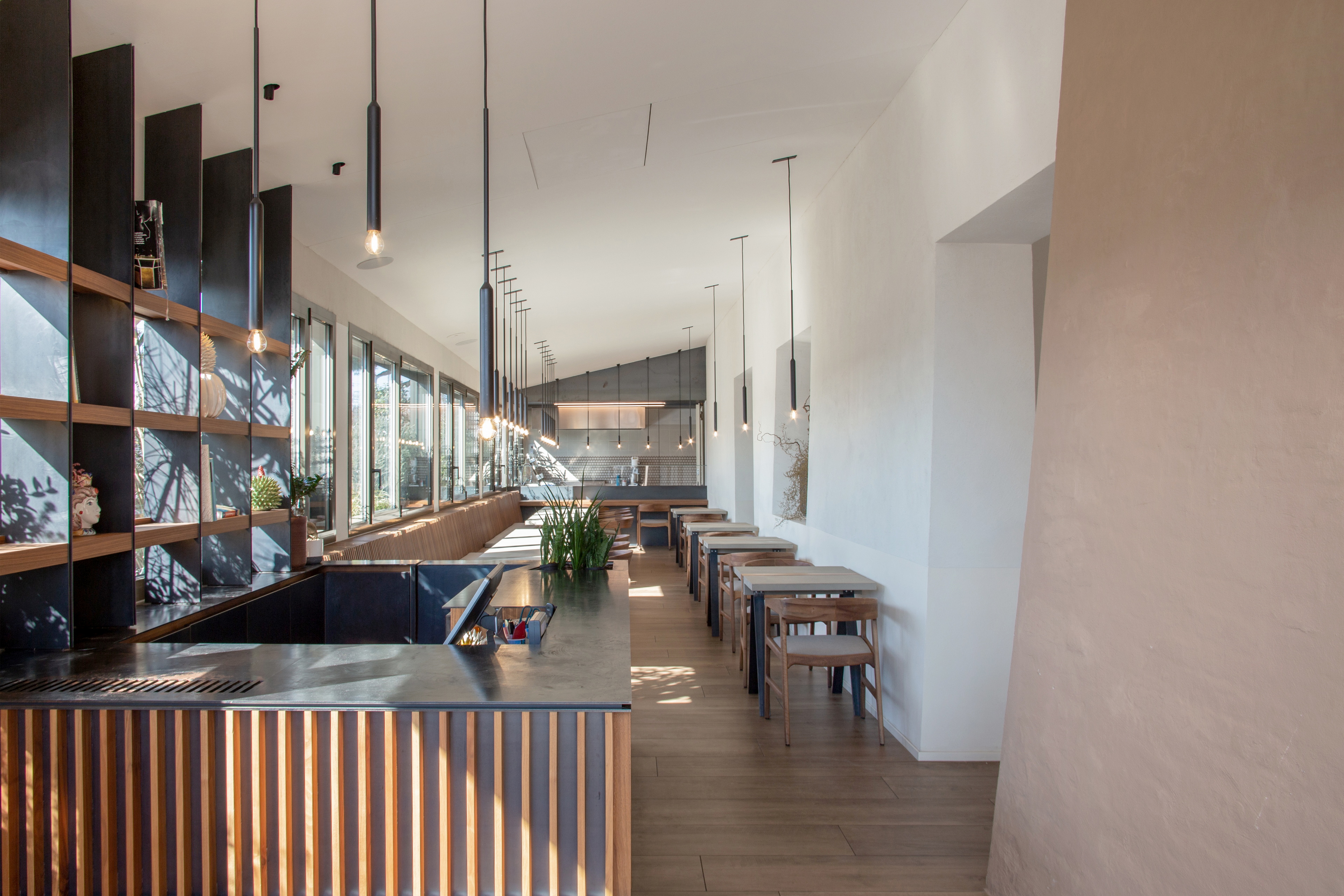 Clay paint TerraSilk Structured Custom color applied to the walls of the Locanda Remare restaurant and hotel in Cesenatico. Project by Francesco Gasperini, photo by Angelo CIccolo