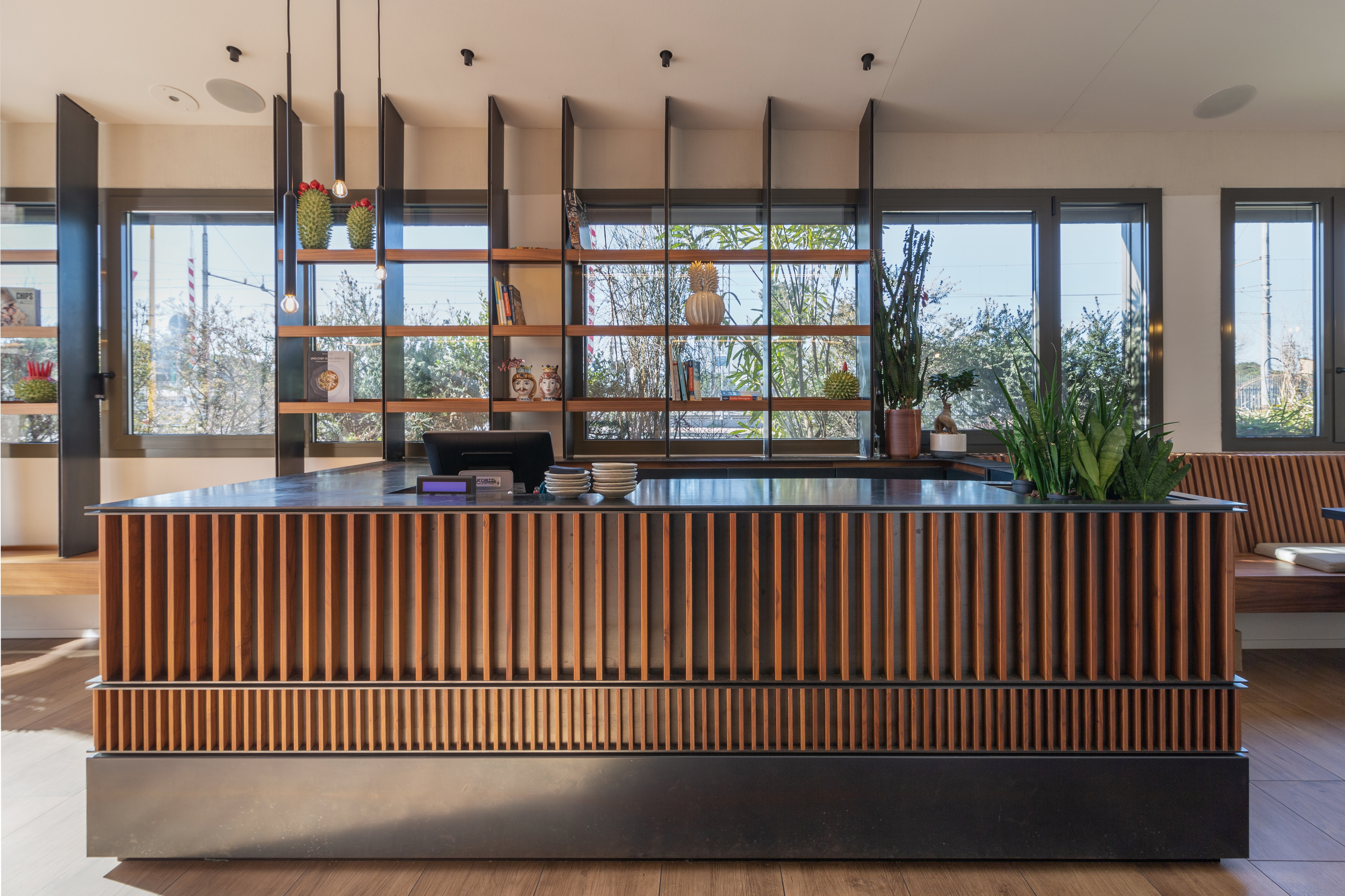 Clay paint TerraSilk Structured Custom color applied to the walls of the Locanda Remare restaurant and hotel in Cesenatico. Project by Francesco Gasperini, photo by Angelo CIccolo