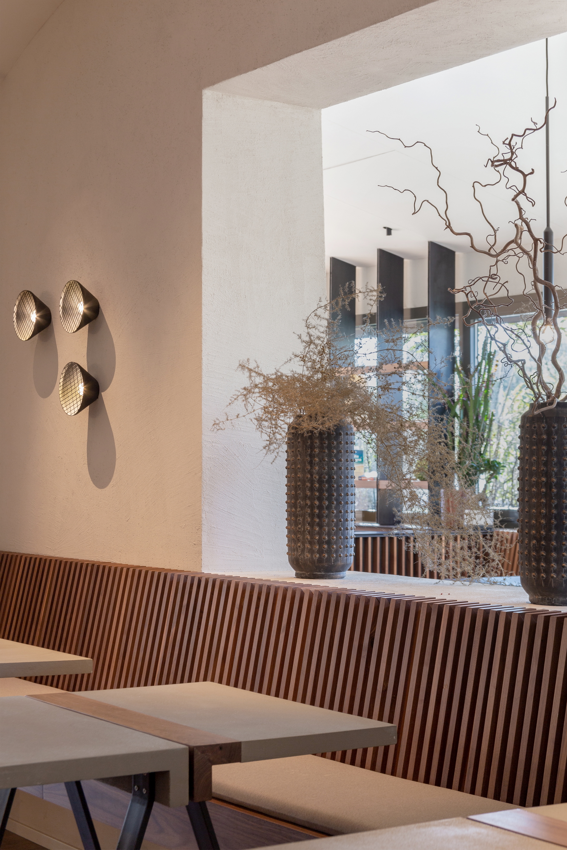 Clay paint TerraSilk Structured Custom color applied to the walls of the Locanda Remare restaurant and hotel in Cesenatico. Project by Francesco Gasperini, photo by Angelo CIccolo